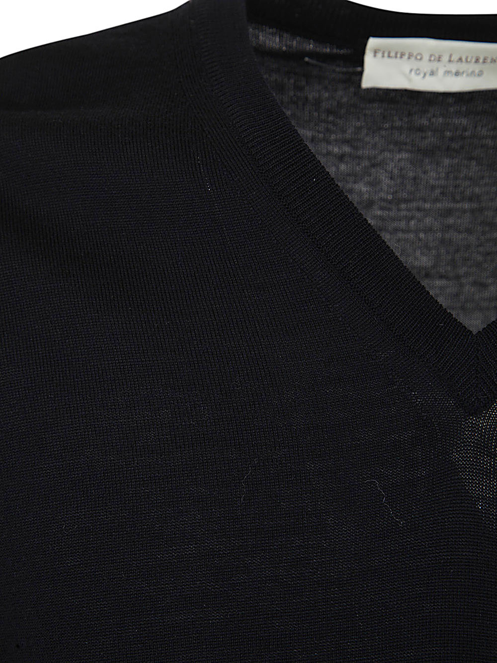 FILIPPO DE LAURENTIIS Royal Merino Long Sleeve V Neck Sweater (Men)