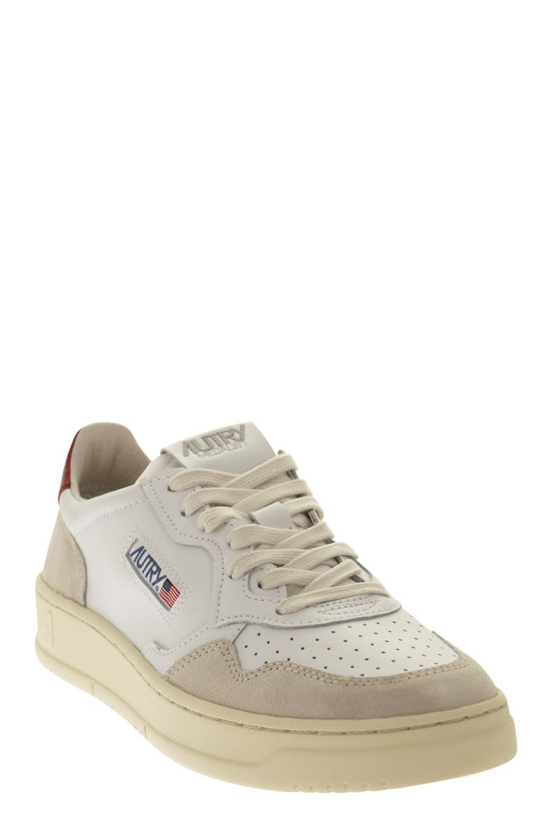 AUTRY Vintage-Inspired Low-Top Sneakers for Men - 2.5-3.5 cm Sole Height