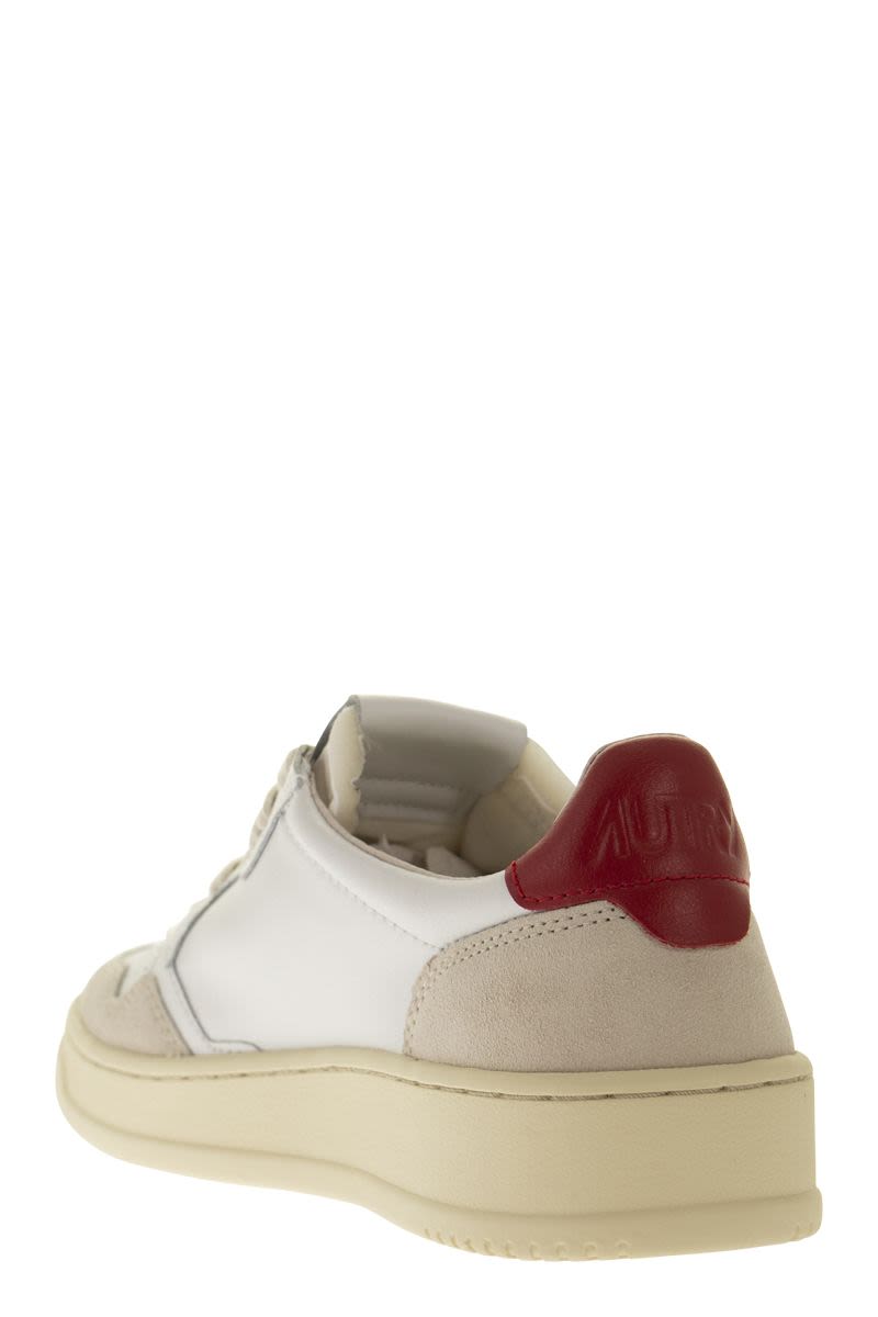 AUTRY Vintage-Inspired Low-Top Sneakers for Men - 2.5-3.5 cm Sole Height