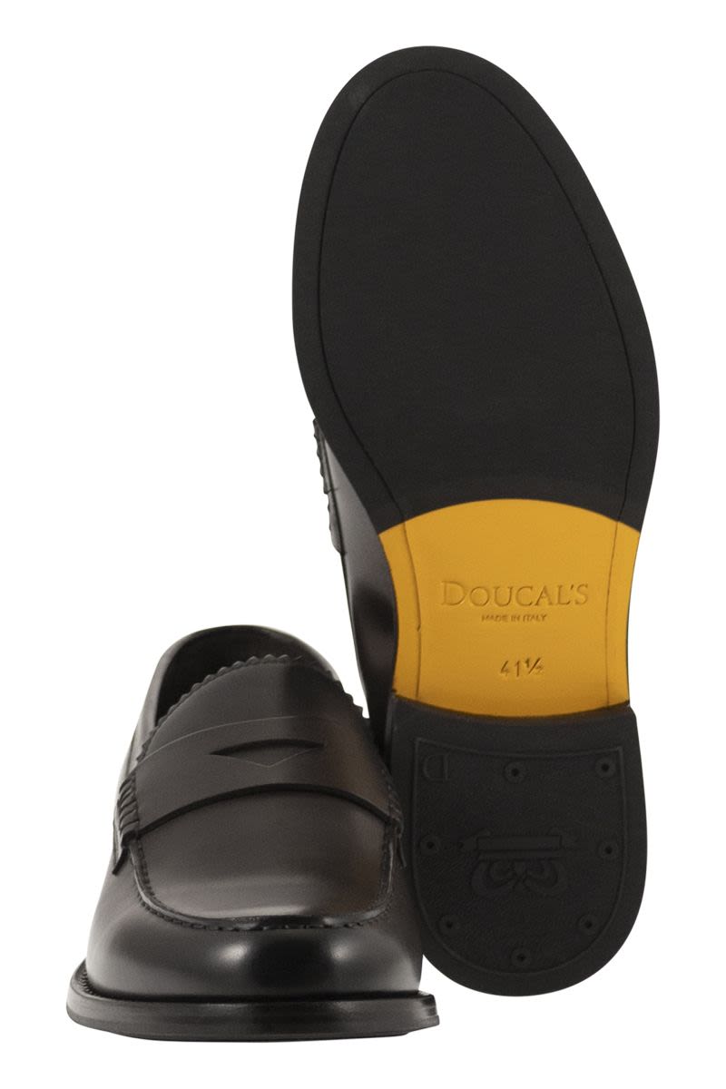 DOUCAL'S Elegant Leather Loafer with Raised Welt Stitching - 3 CM Heel