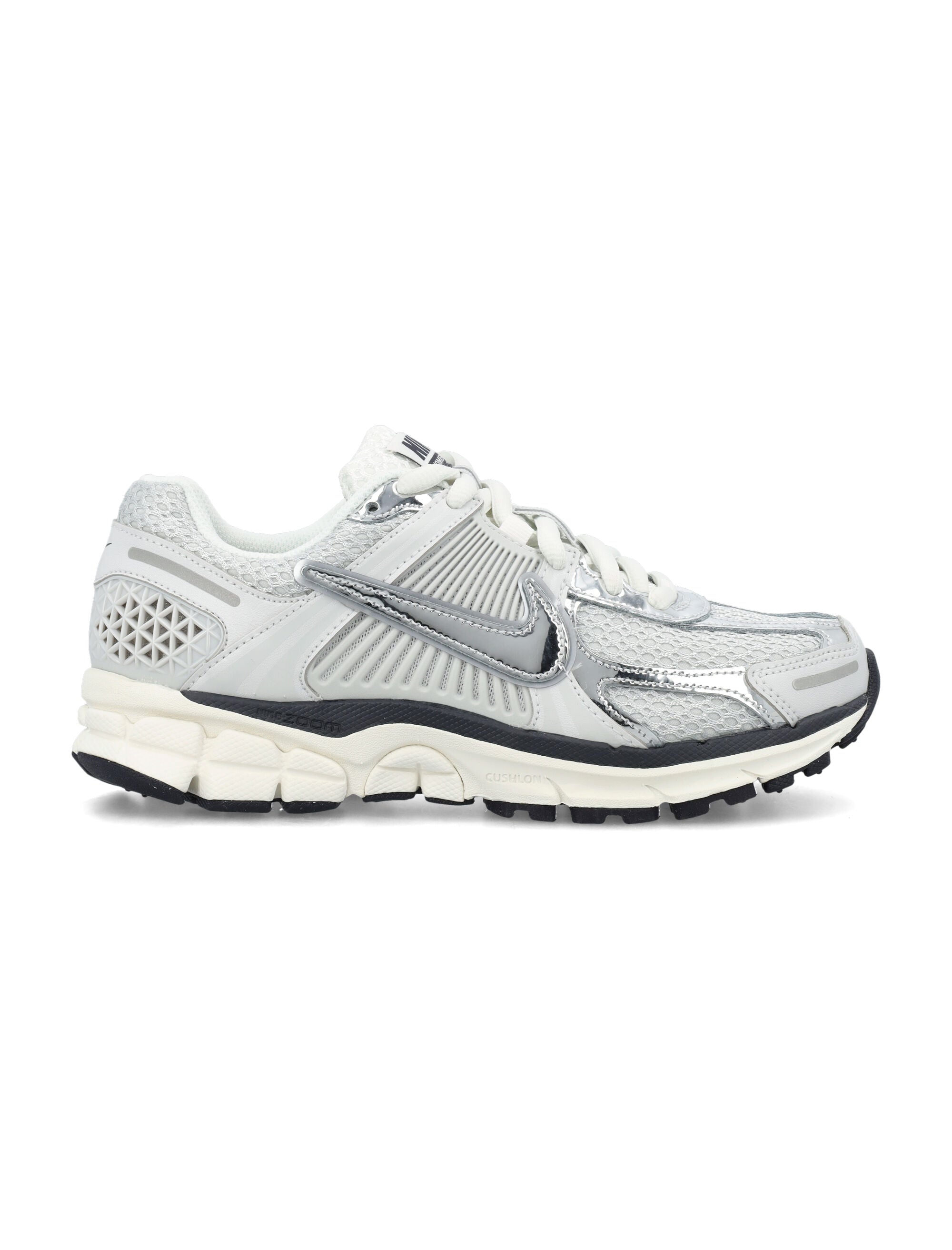 NIKE Women's Low-Top Zoom Vomero 5 Sneaker