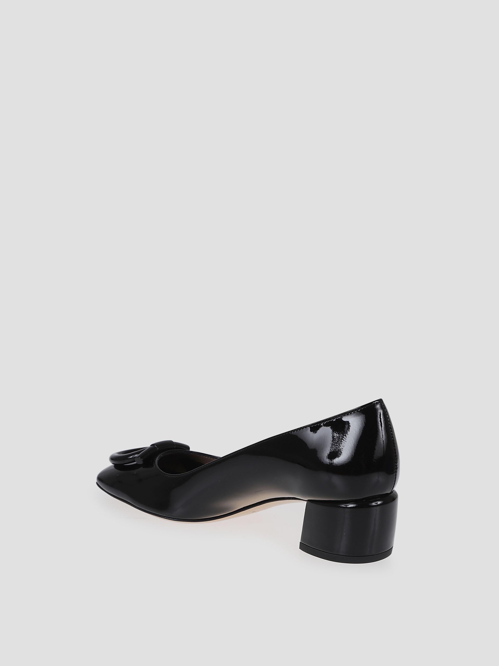 Ferragamo Elegant Mara 40 Pumps