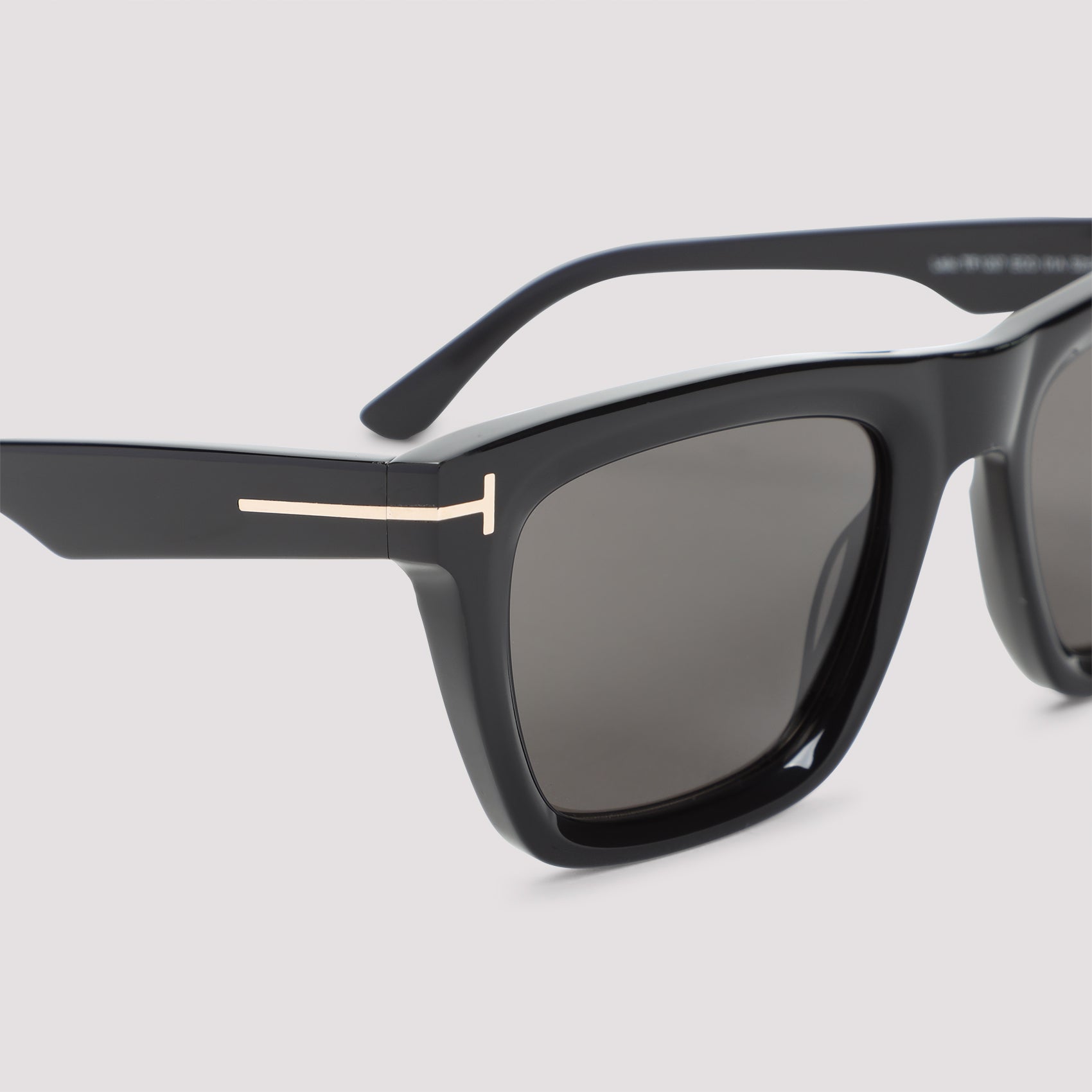 TOM FORD Unisex Premium Sunglasses with Classic Frame