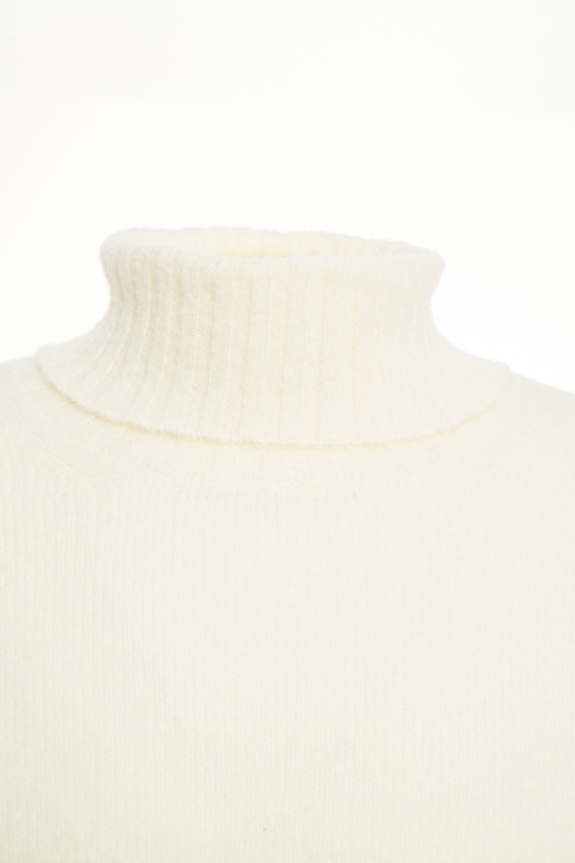 GENDER Men's Luxurious Turtleneck Sweater