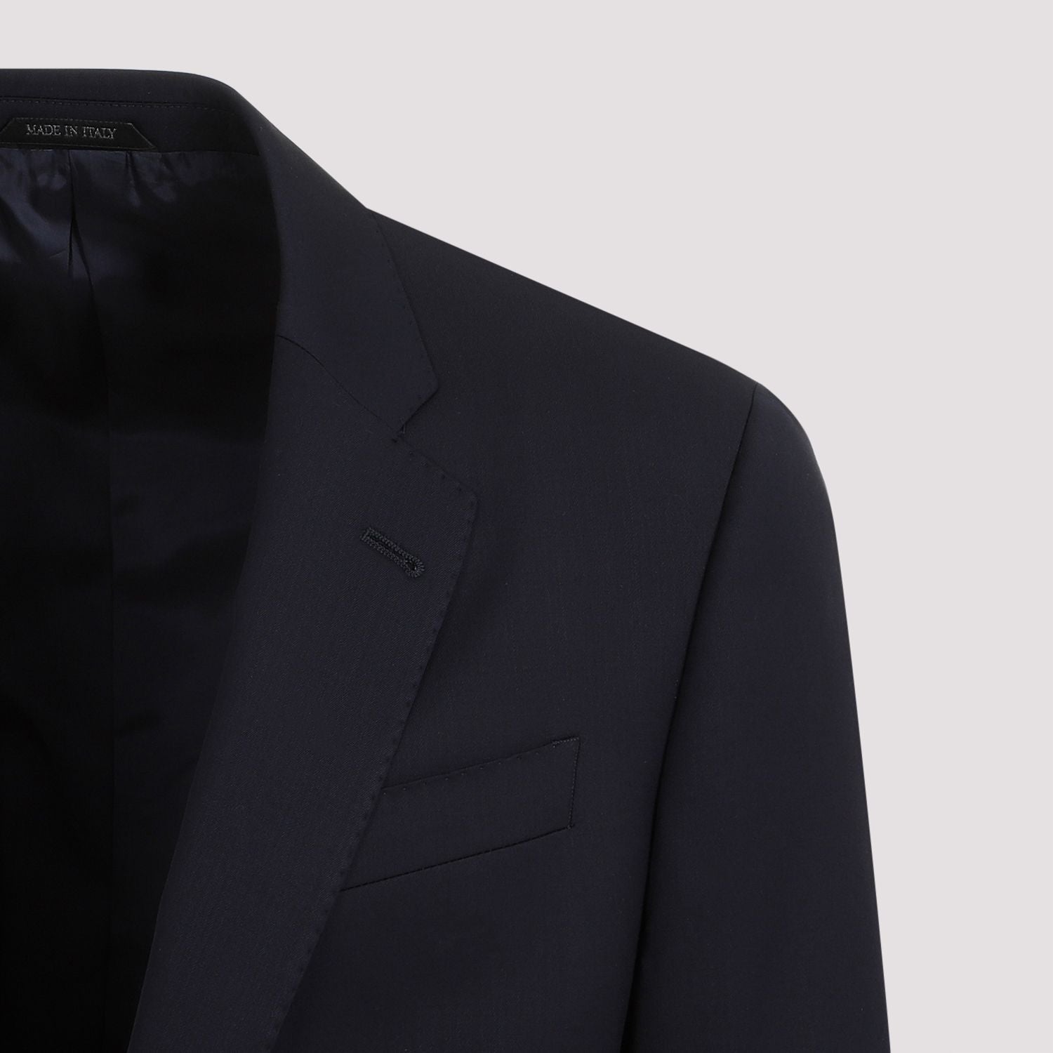 GIORGIO ARMANI Elegant Women's Suit - Made from 100% Virgin Wool