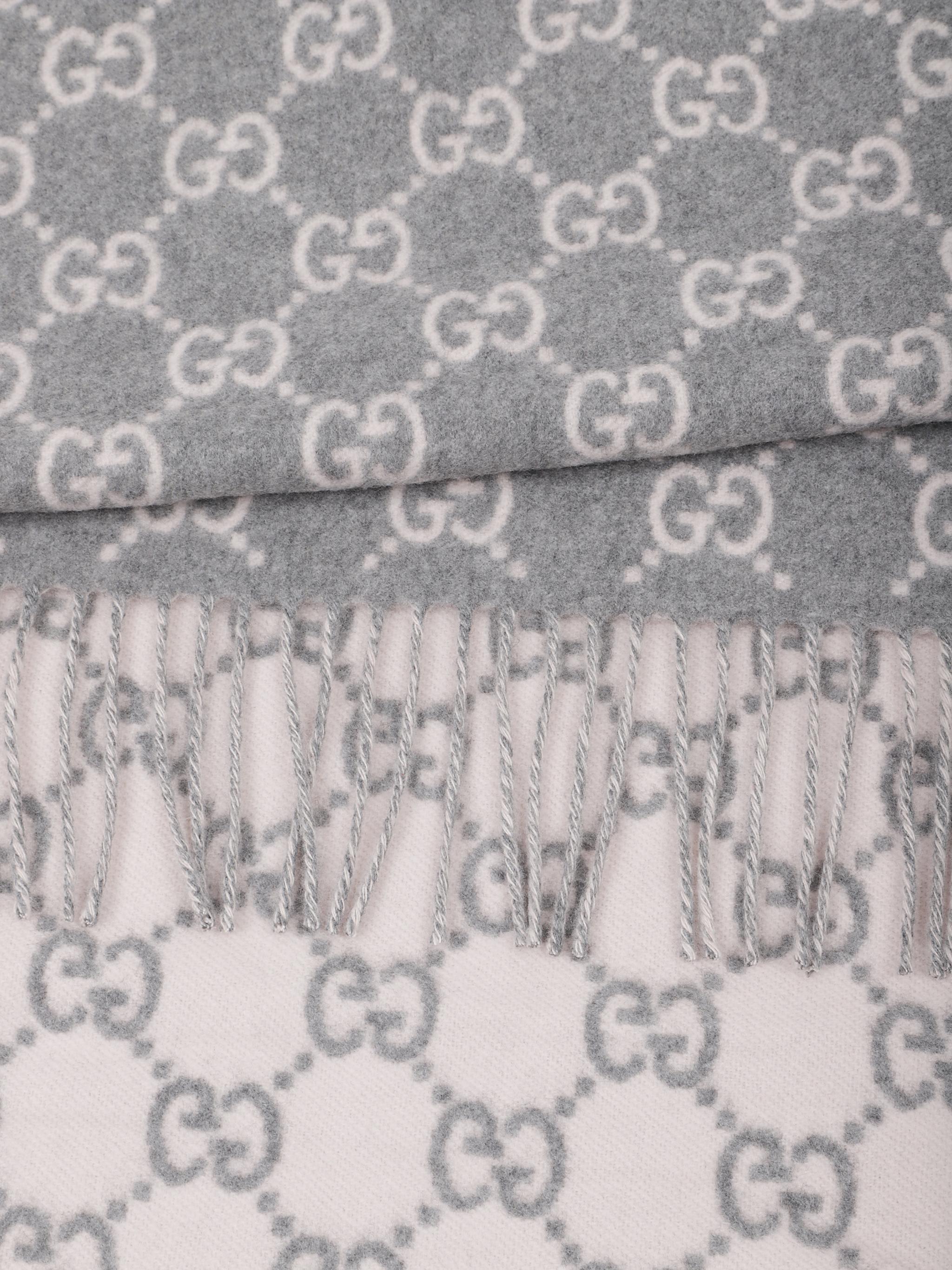 GUCCI Elegant Scarf - New Canvy Design for Women