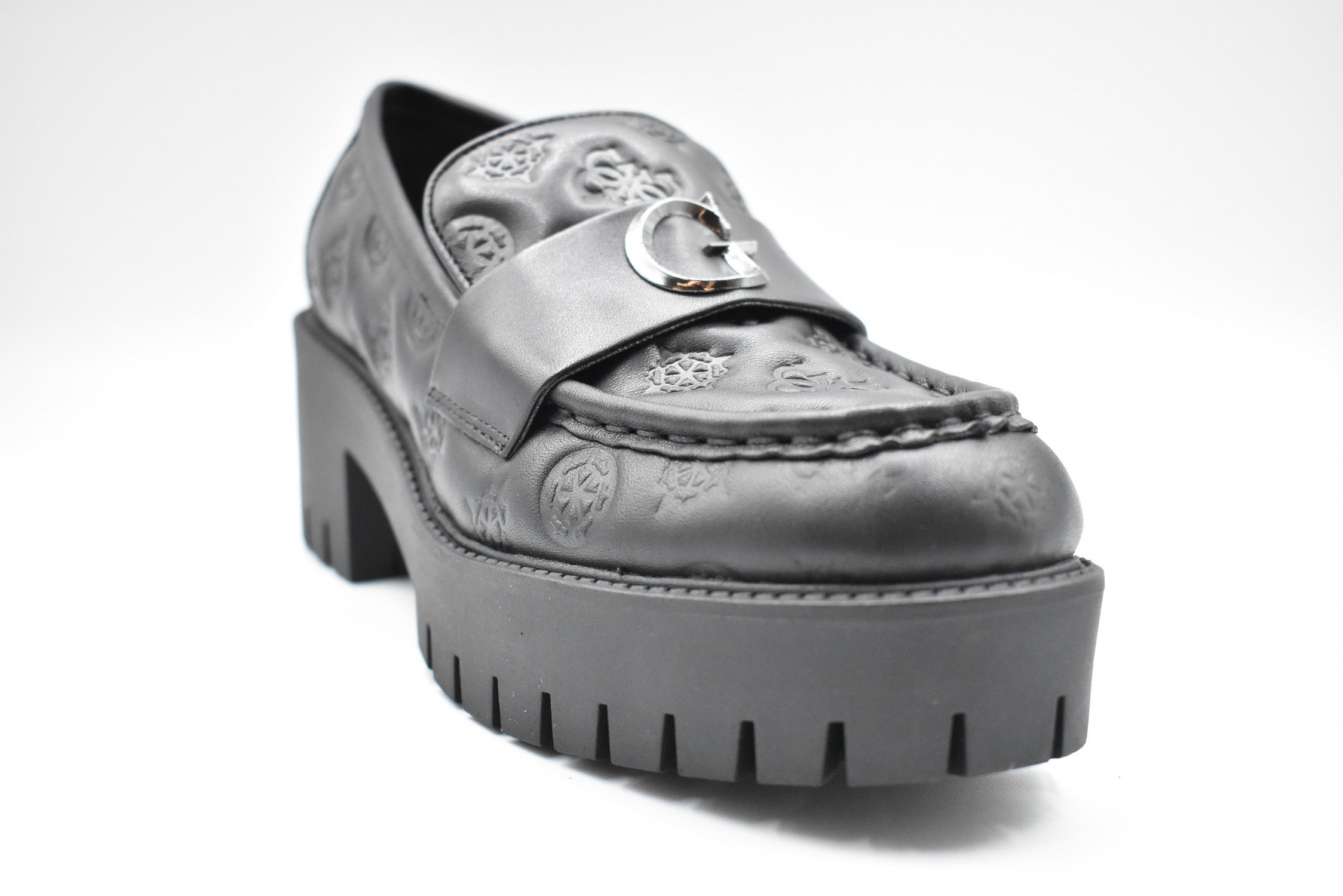 GUESS Women’s Stylish Flat Lace-Up Shoes