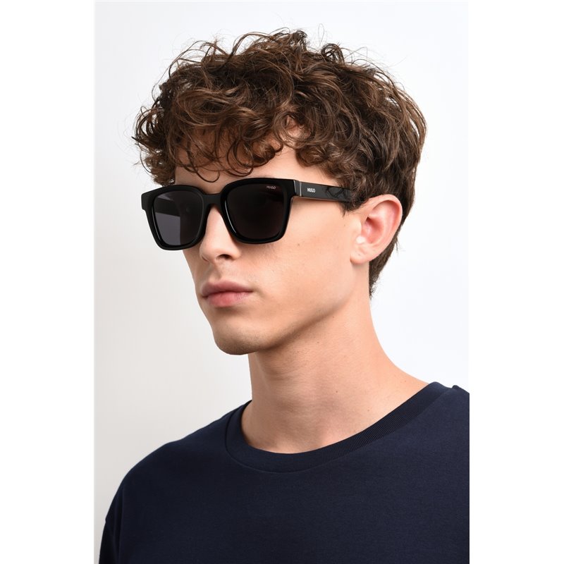 HUGO BOSS Classic Men's Sunglasses with Modern Flair