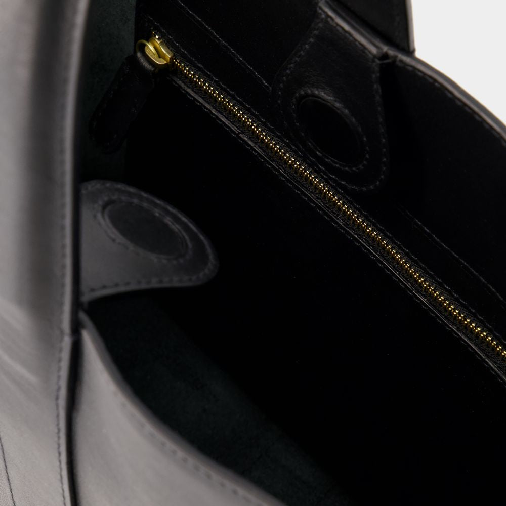 INES DE LA FRESSANGE Classic Leonore Handbag - Timeless Elegance