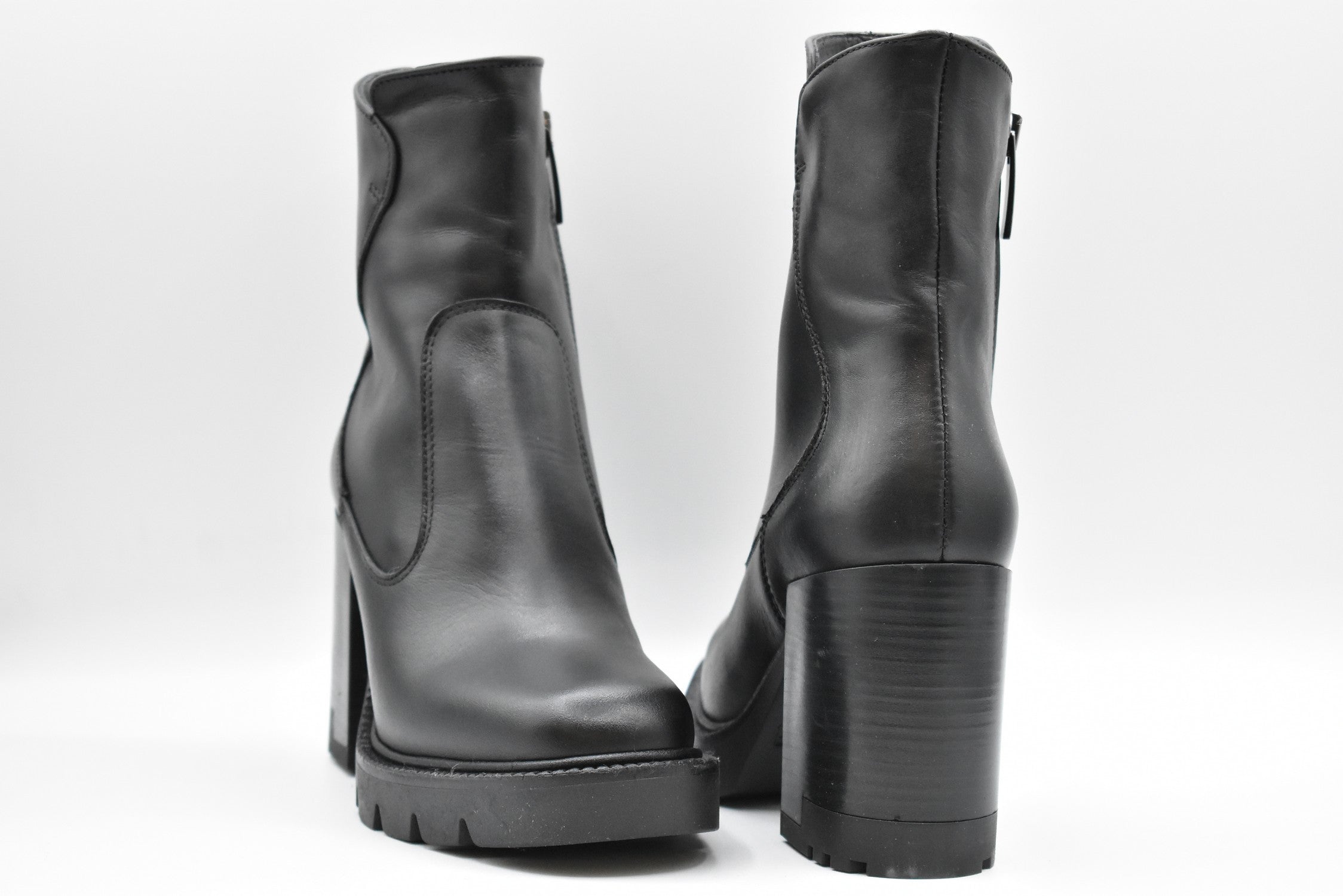 JANET & JANET Lace-Up Flats for Women - Effortless Elegance