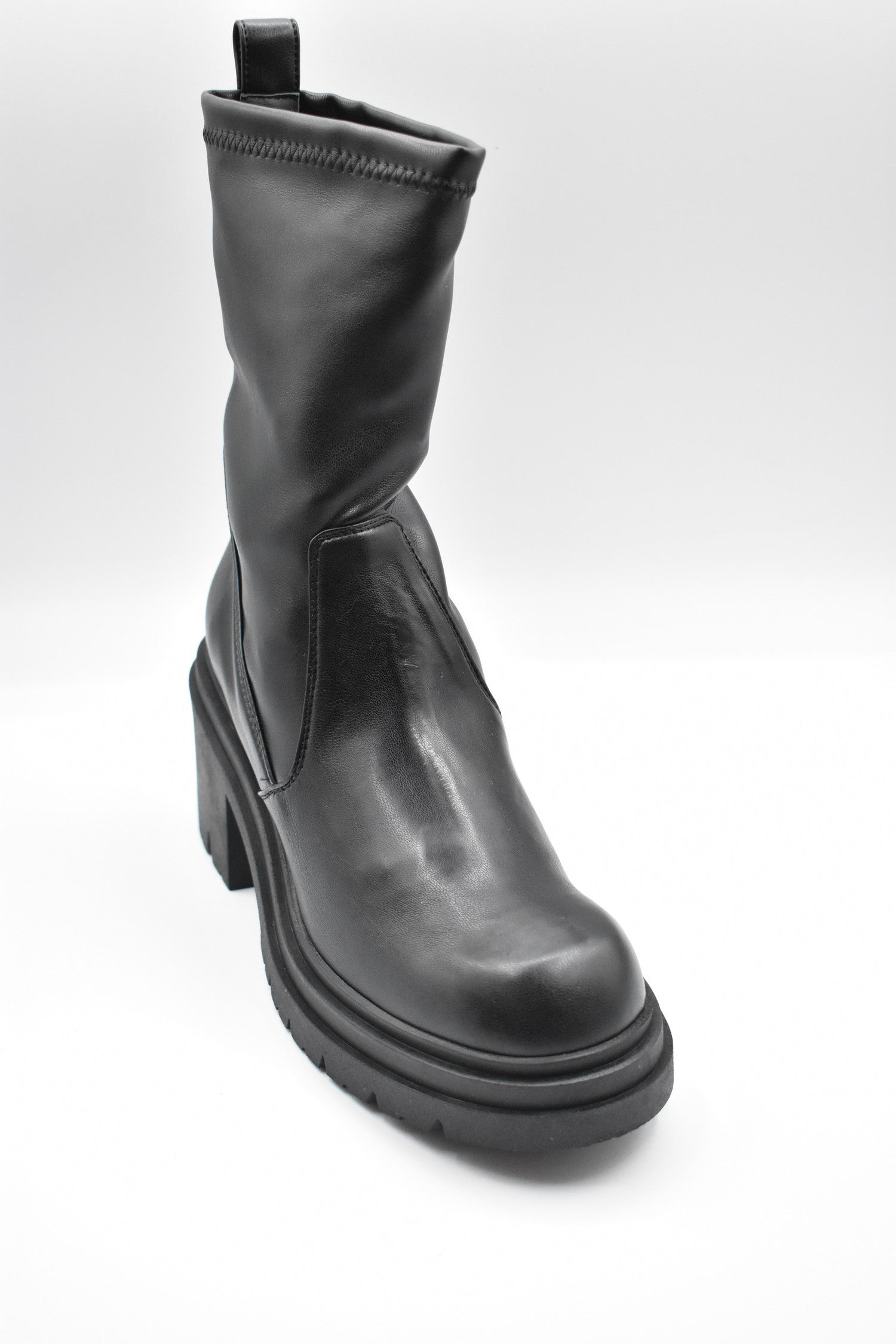 JANET & JANET Chic Flat Shoes for the Modern Woman