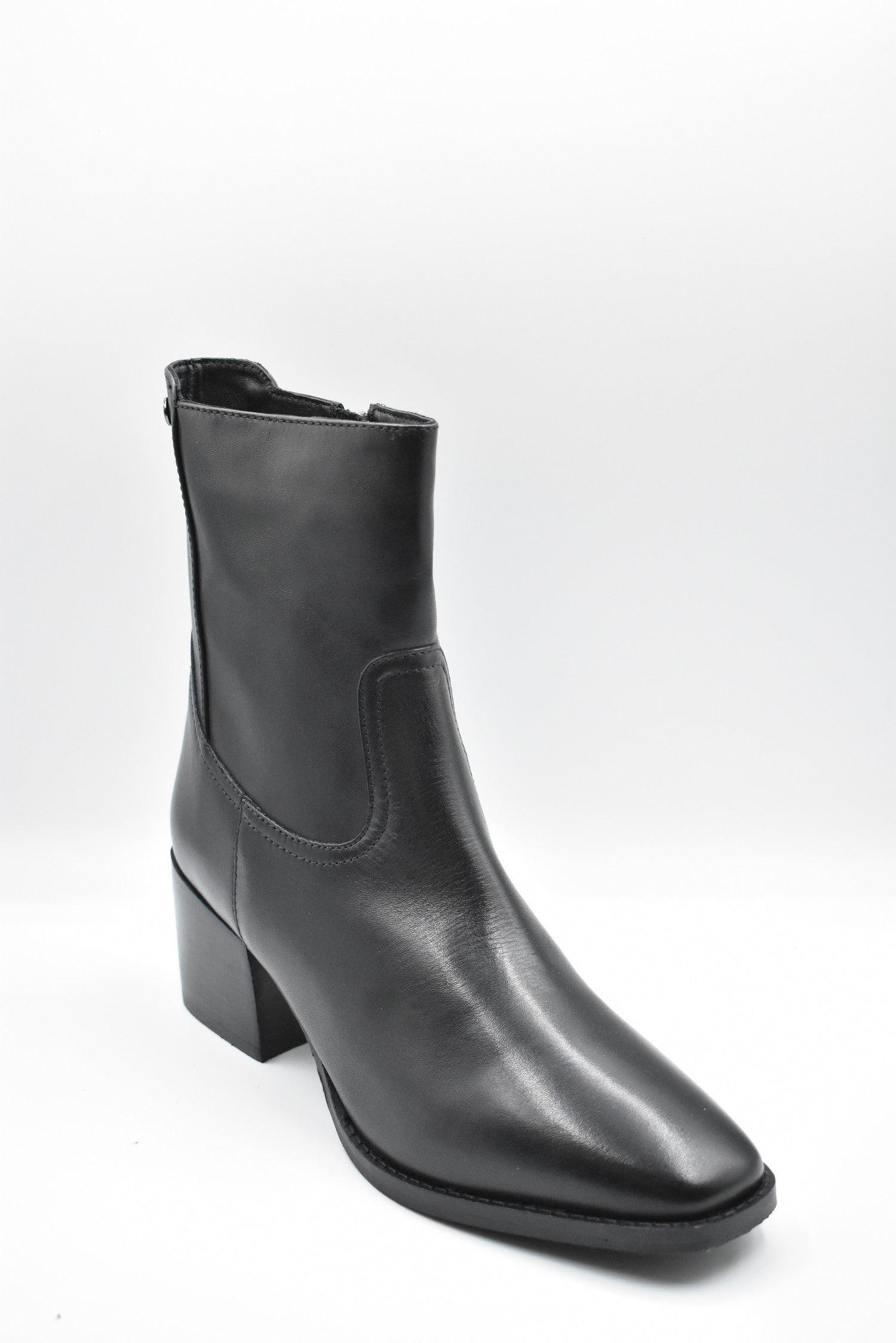 JANET & JANET Elegant Low Lace Shoes for Women - FW25