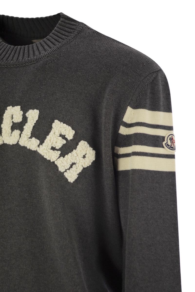 MONCLER Men's Round Neck Cotton Sweater in Modern Design