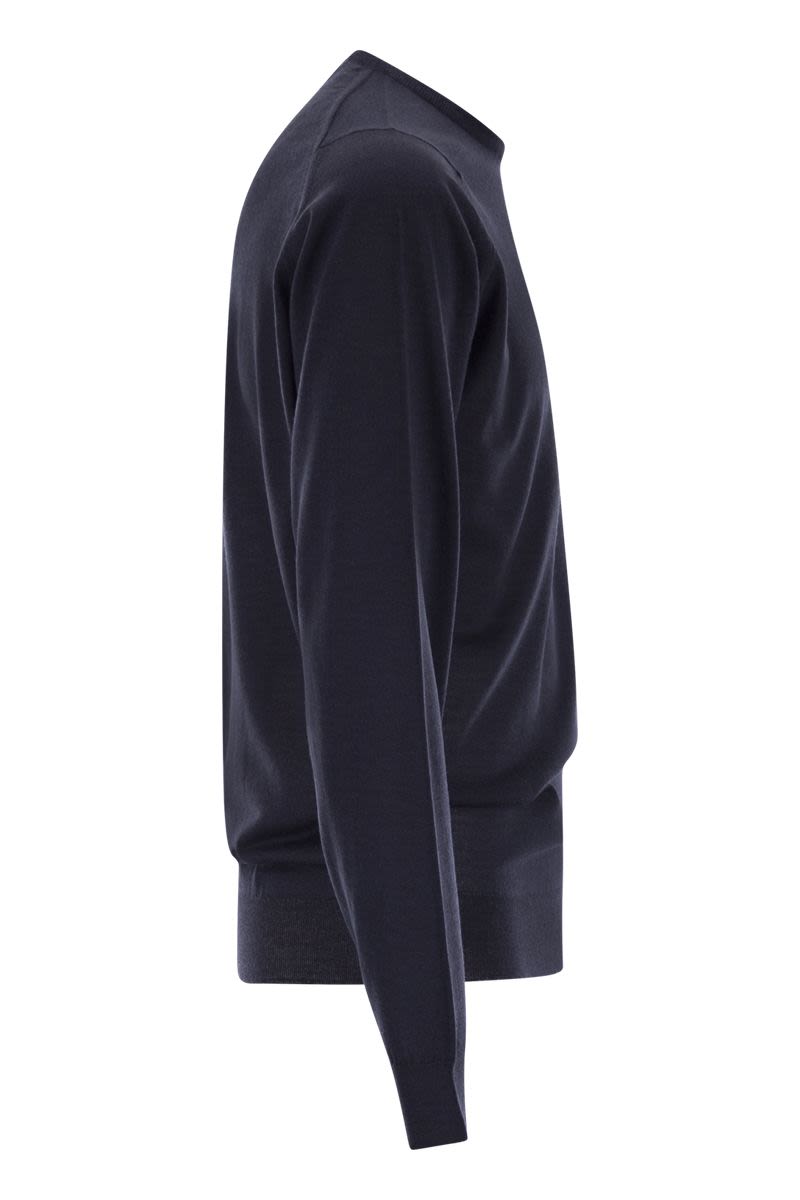 JOHN SMEDLEY Lundy Crew Neck Jumper in Extra-Fine Merino Wool