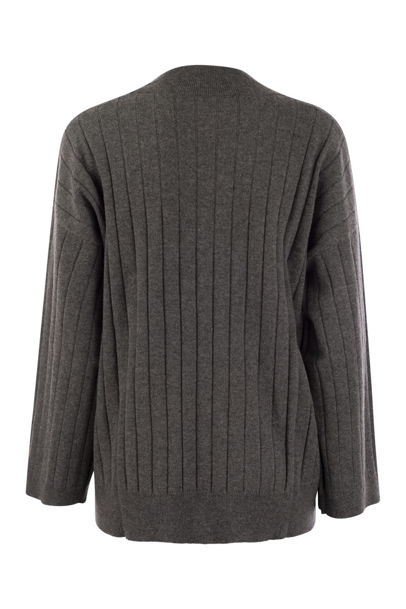 BRUNELLO CUCINELLI Cashmere V-Neck Sweater with Elegant Necklace
