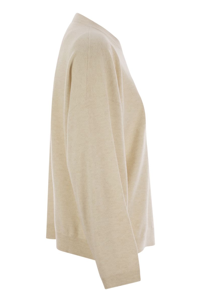 BRUNELLO CUCINELLI Crew-Neck Virgin Wool, Cashmere, and Silk Sweater with Shiny Pocket Detail