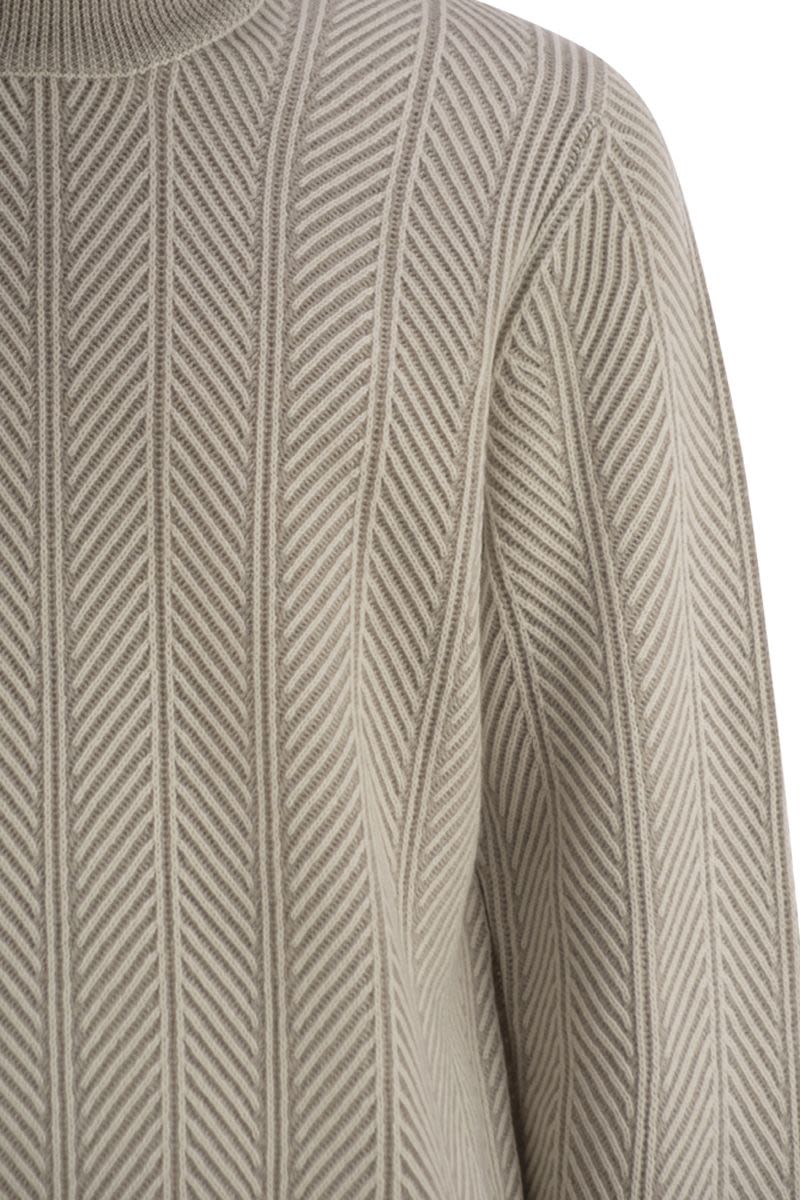 BRUNELLO CUCINELLI Classic Cashmere Turtleneck Sweater