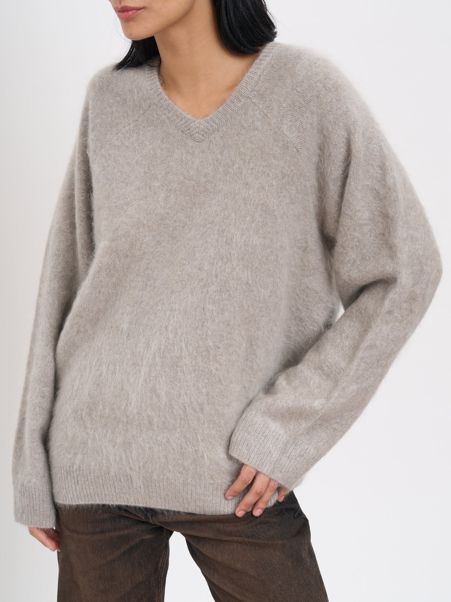 SOFT GOAT V-Neck Cashmere Sweater