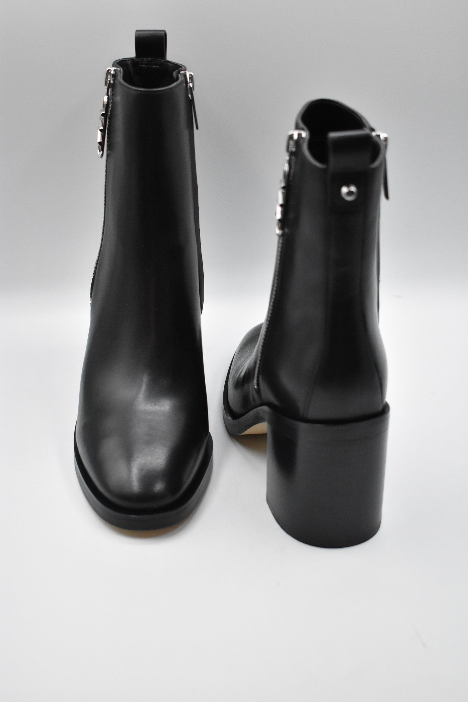 MICHAEL KORS Elegant Women's Lace-Up Flat Shoes