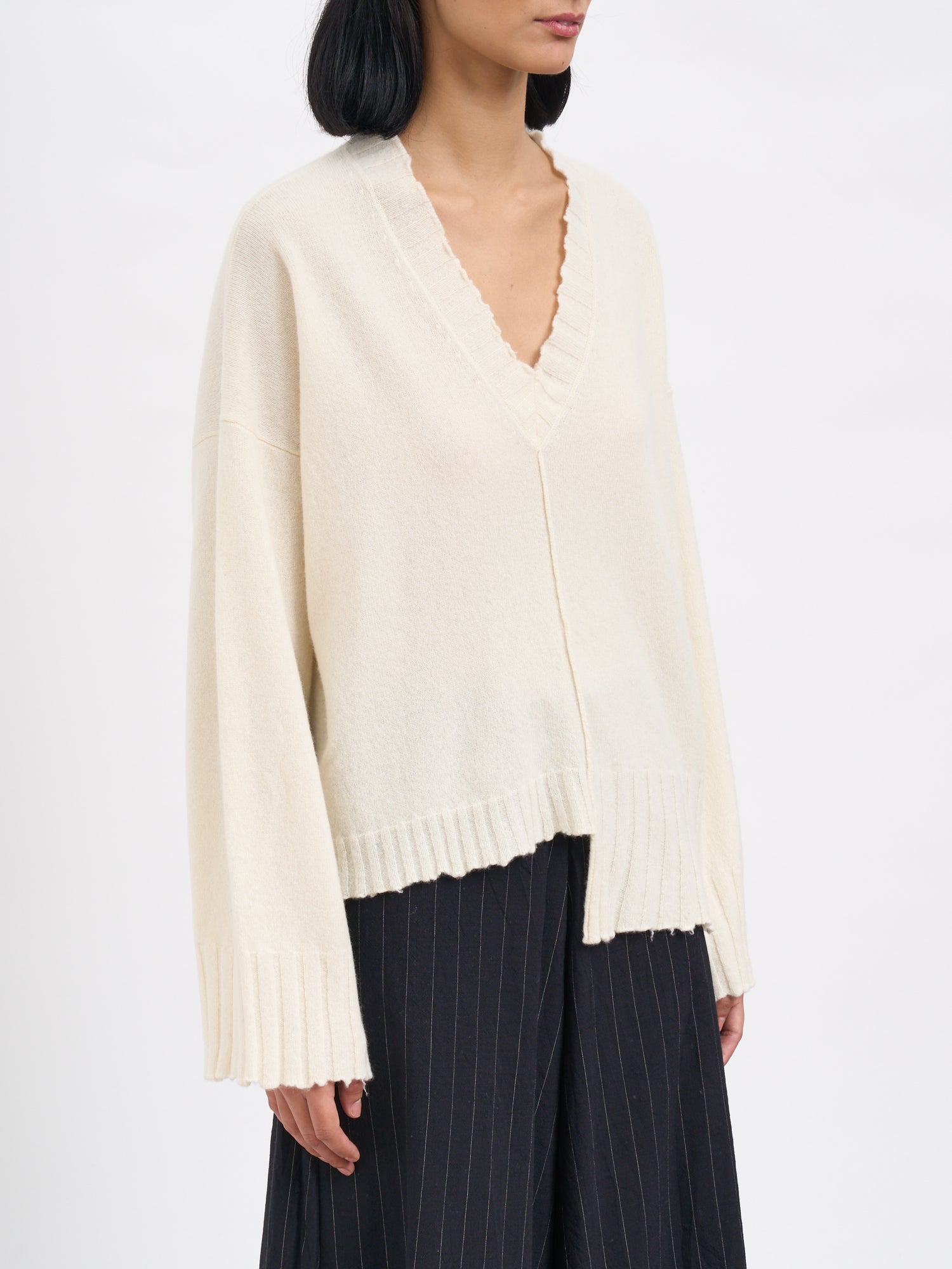 SERIENUMERICA Cashmere V-Neck Sweater - Size 1