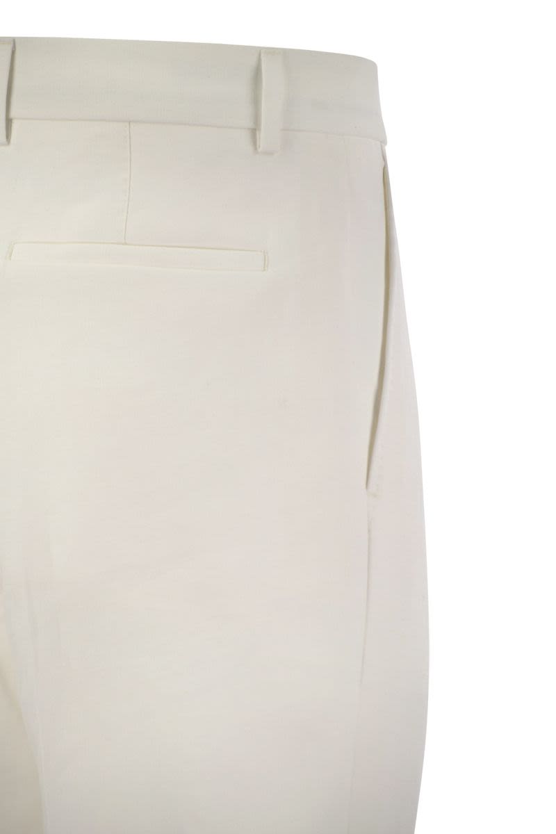 BRUNELLO CUCINELLI Relaxed Fit Linen Trousers with Tailored Darts