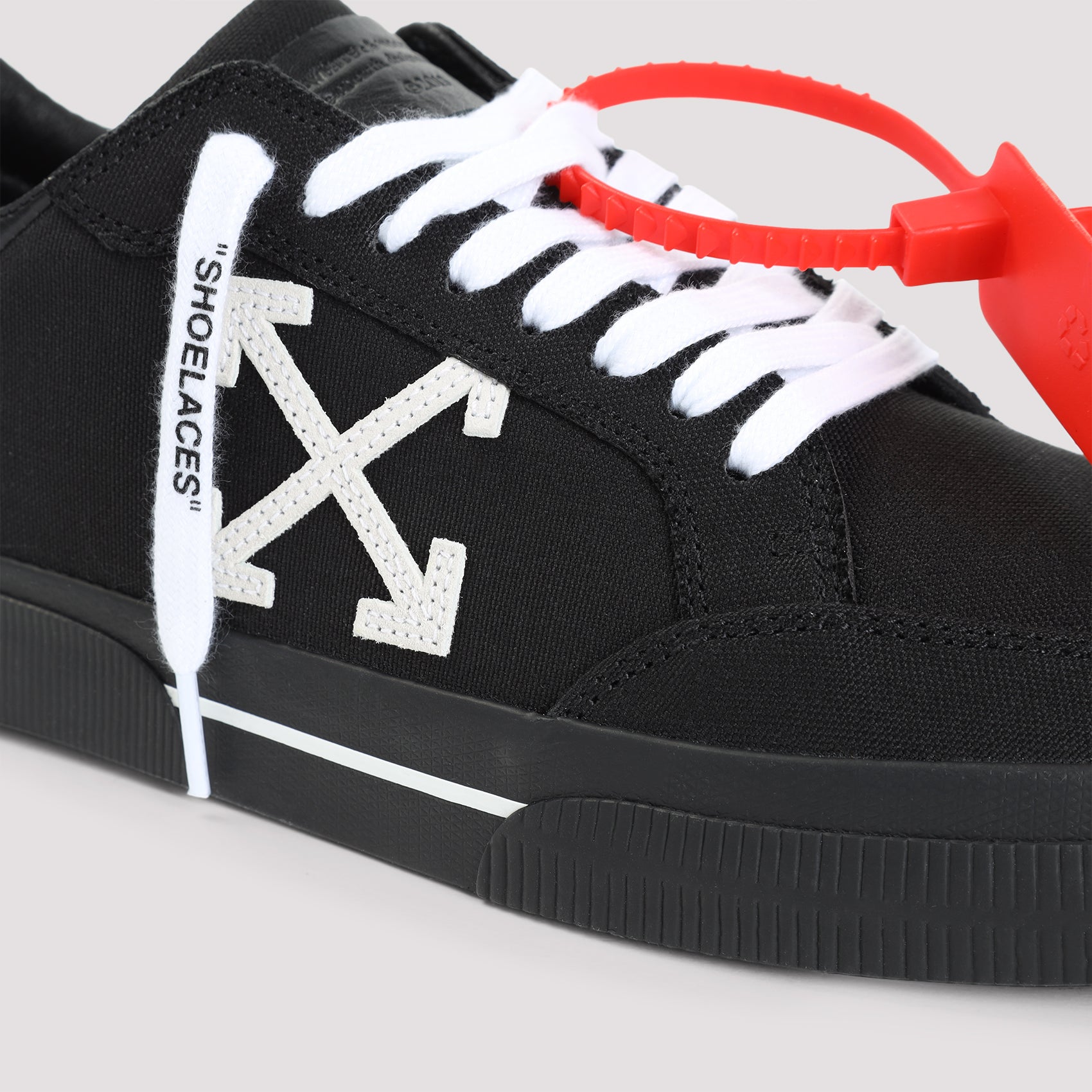 OFF-WHITE Low-Top Vulcanized Canvas Sneakers