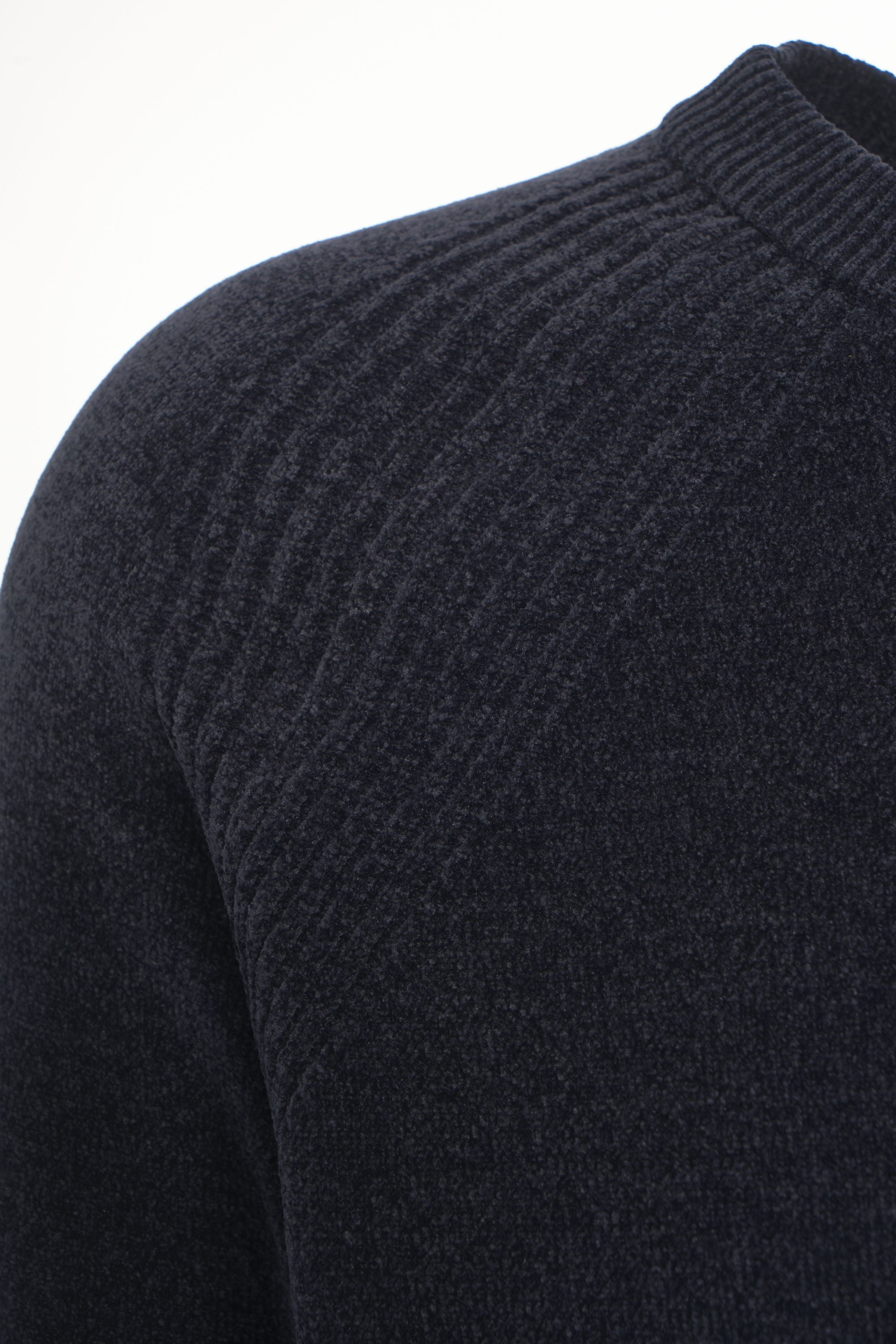 PEUTEREY Classic Round Neck Pullover with Ribbed Details for Men