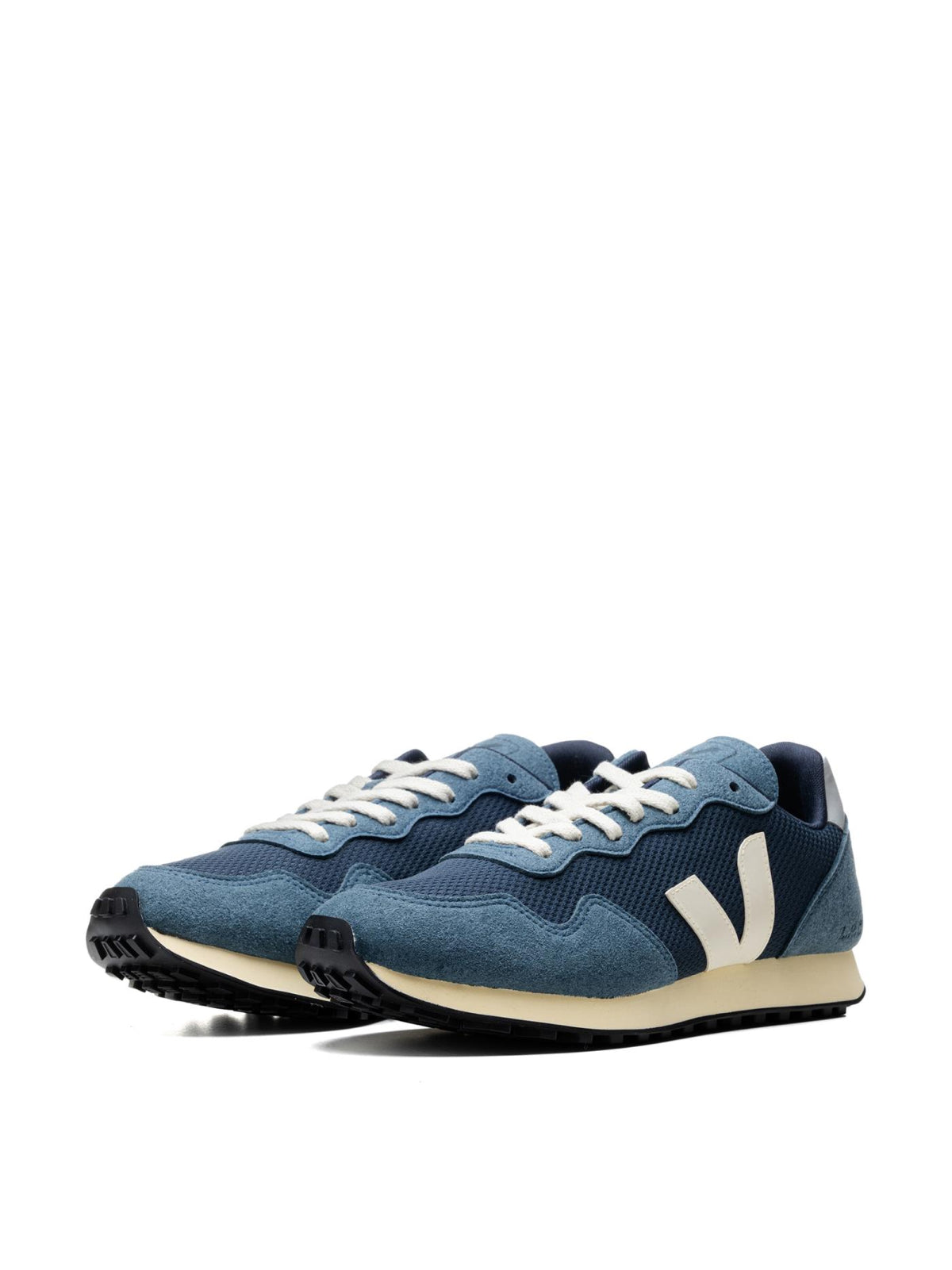 VEJA Eco-Friendly Alveomesh Sneakers for Women