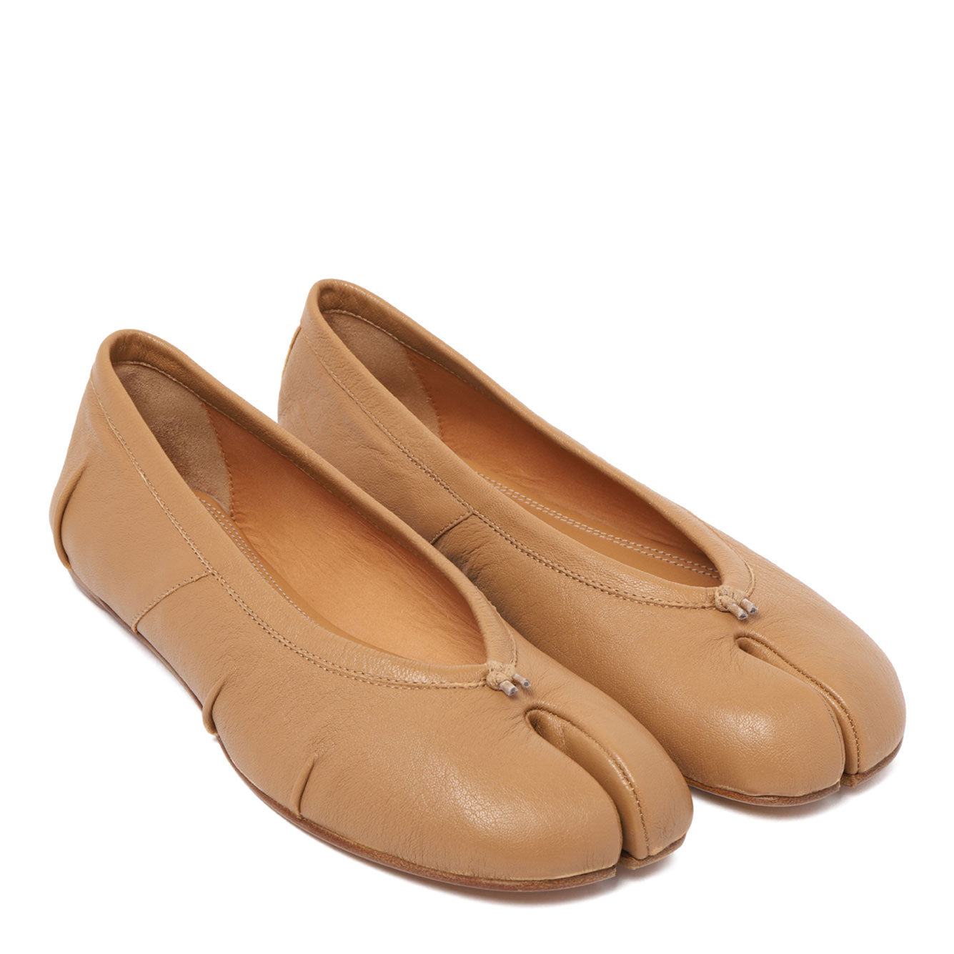MAISON MARGIELA Elegant Leather Ballet Flats with Tabi Cut and Front Knot