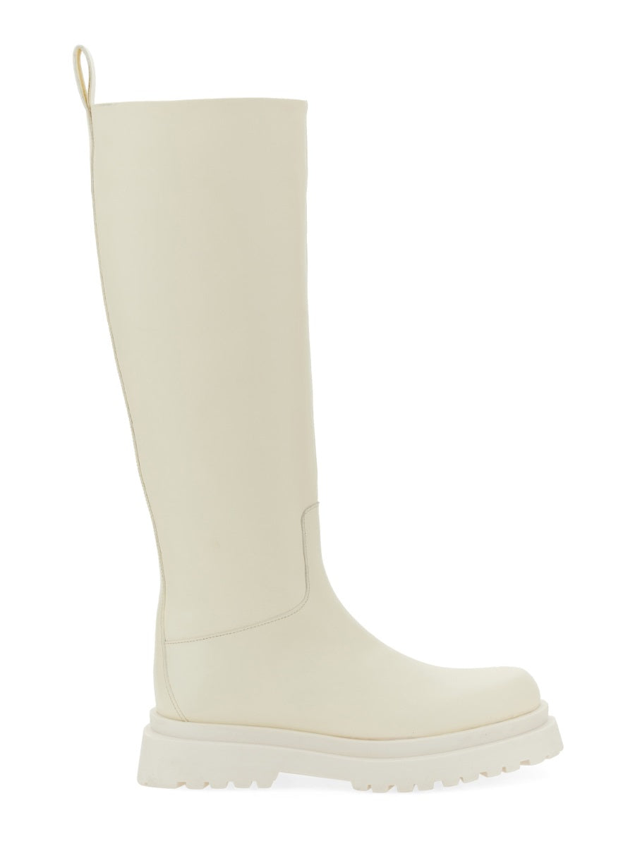 LEONIE HANNE X LIU JO Chic Leather Boot with Notched Sole