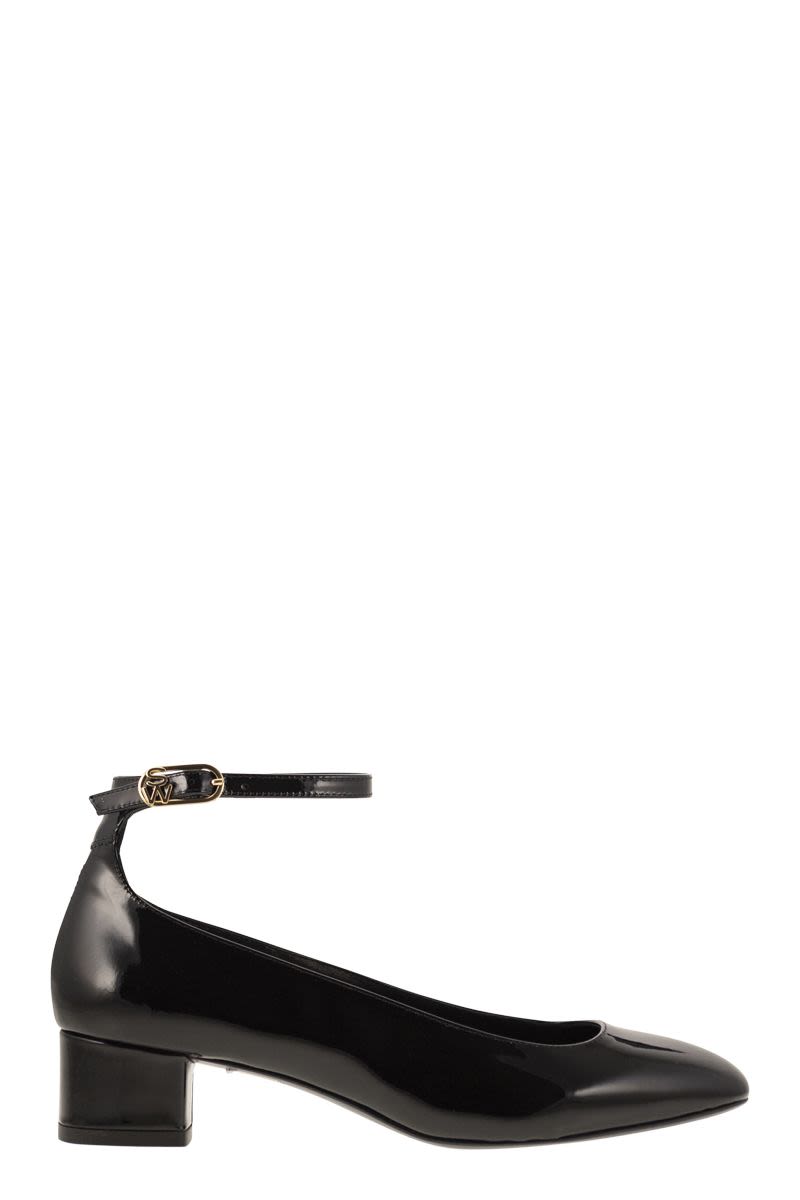 STUART WEITZMAN Elegant Ankle-Strap Pumps with Block Heel - 4 cm