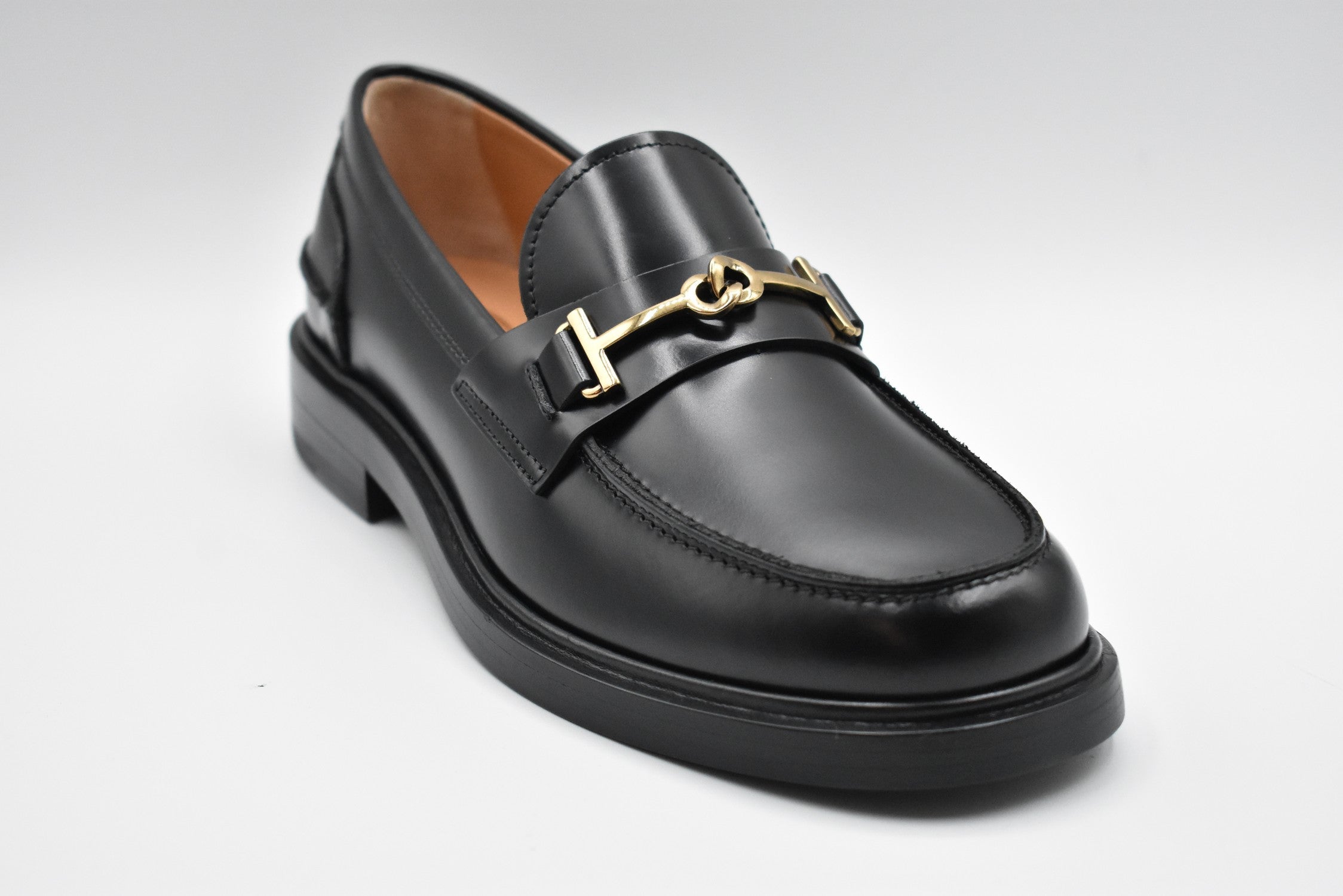 TOD'S Classic Laced Flat Shoes for Women