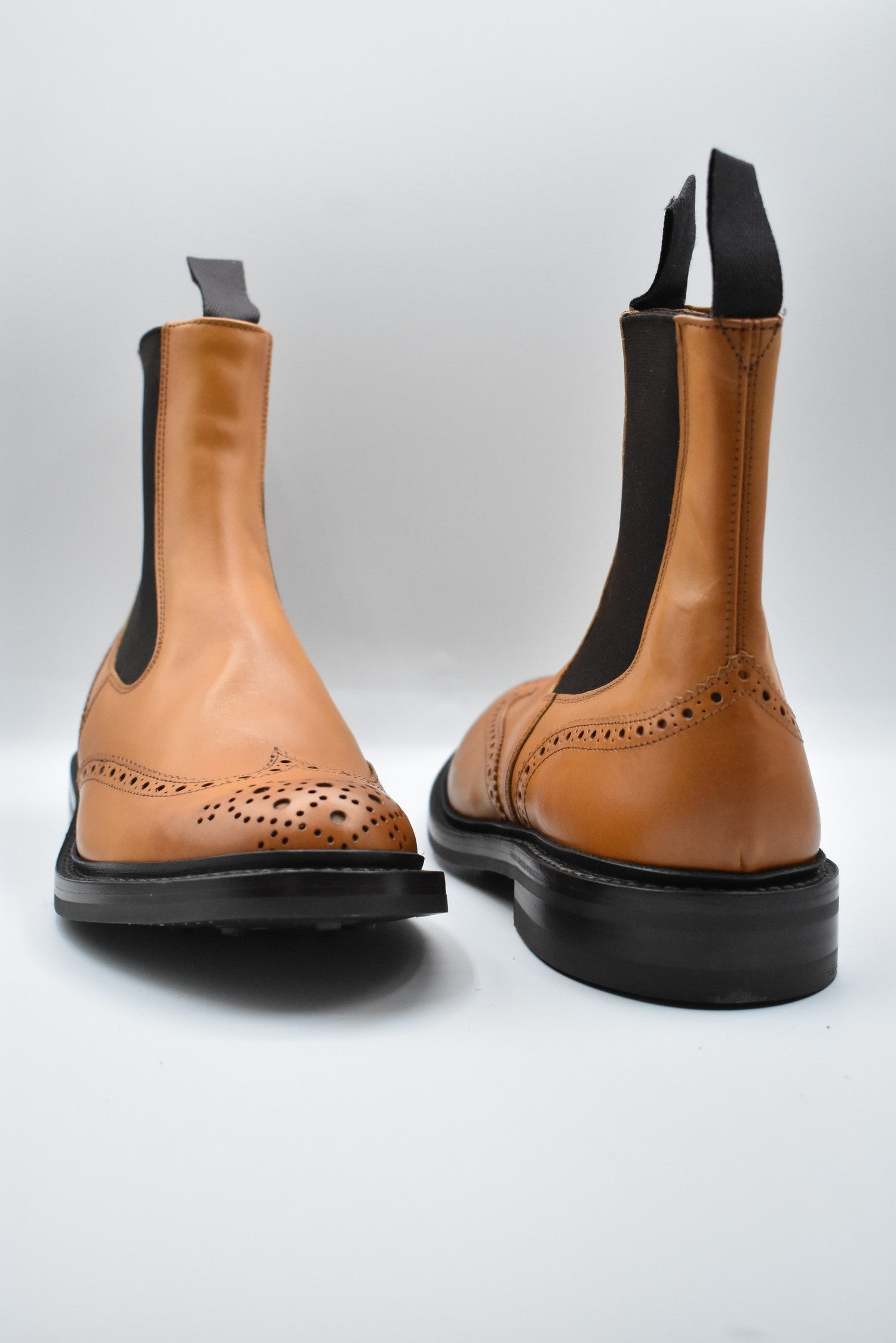 TRICKER'S Elegant Burnished Leather Flat Shoes for Men