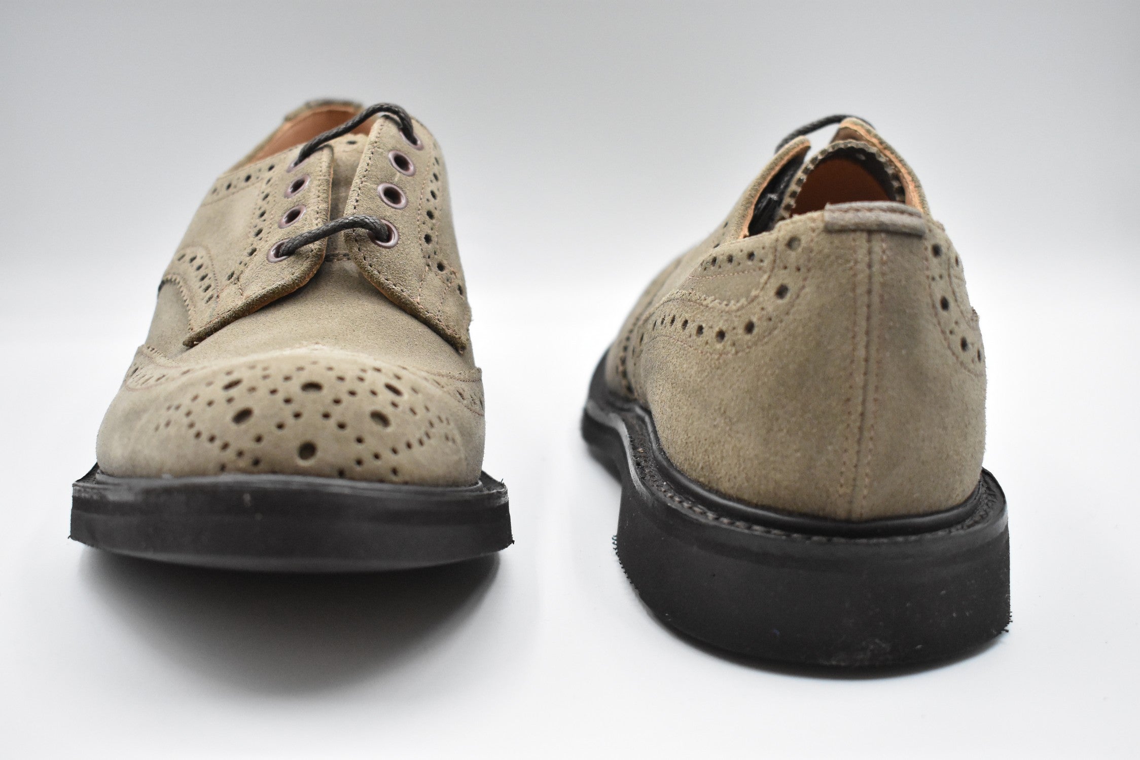 TRICKER'S Elevate Your Style with Timeless Lace-Up Flat Shoes