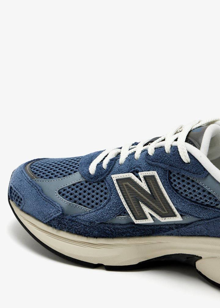 NEW BALANCE Classic Vintage-Inspired Sneakers for Men
