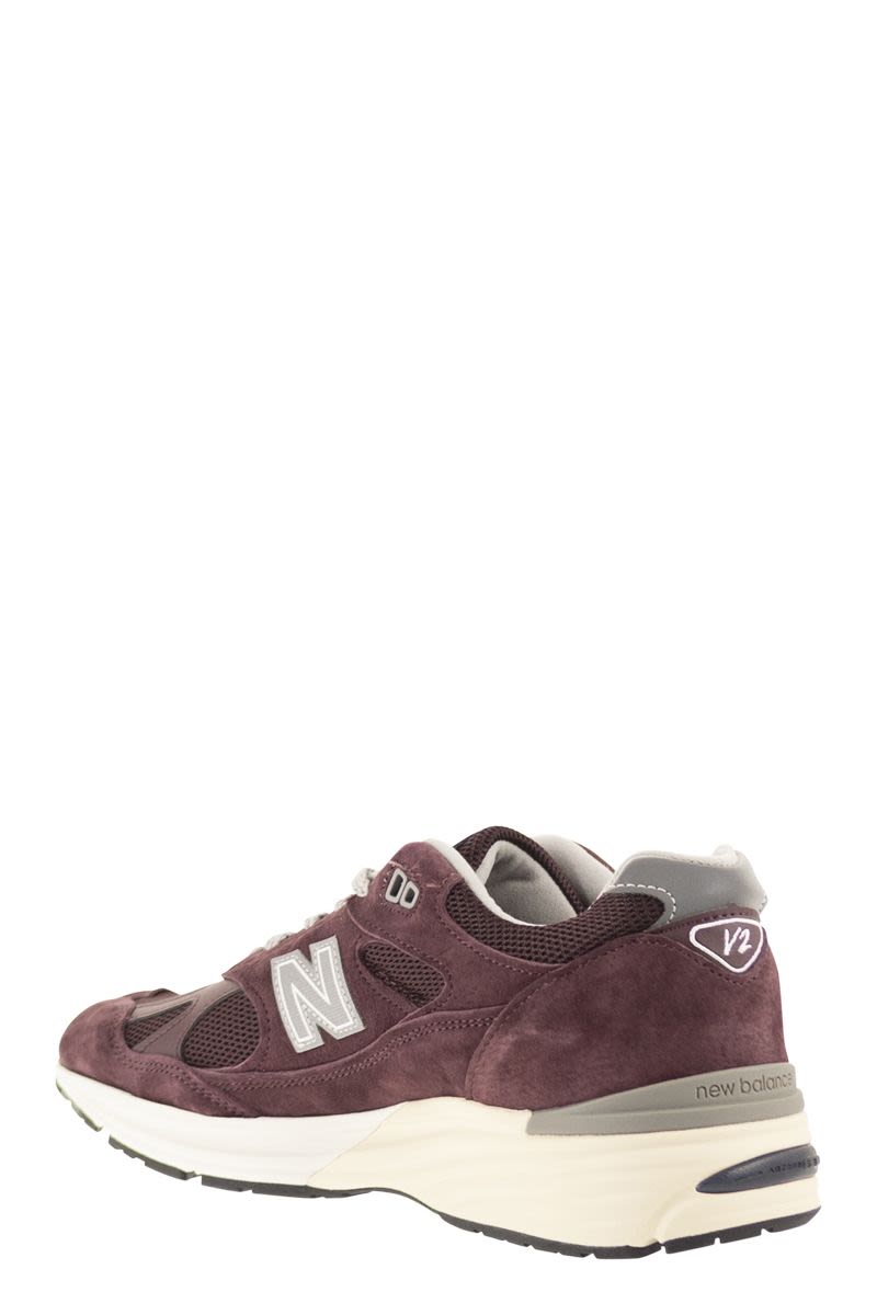 NEW BALANCE 991V2 Unisex Sneaker - Modern Classic