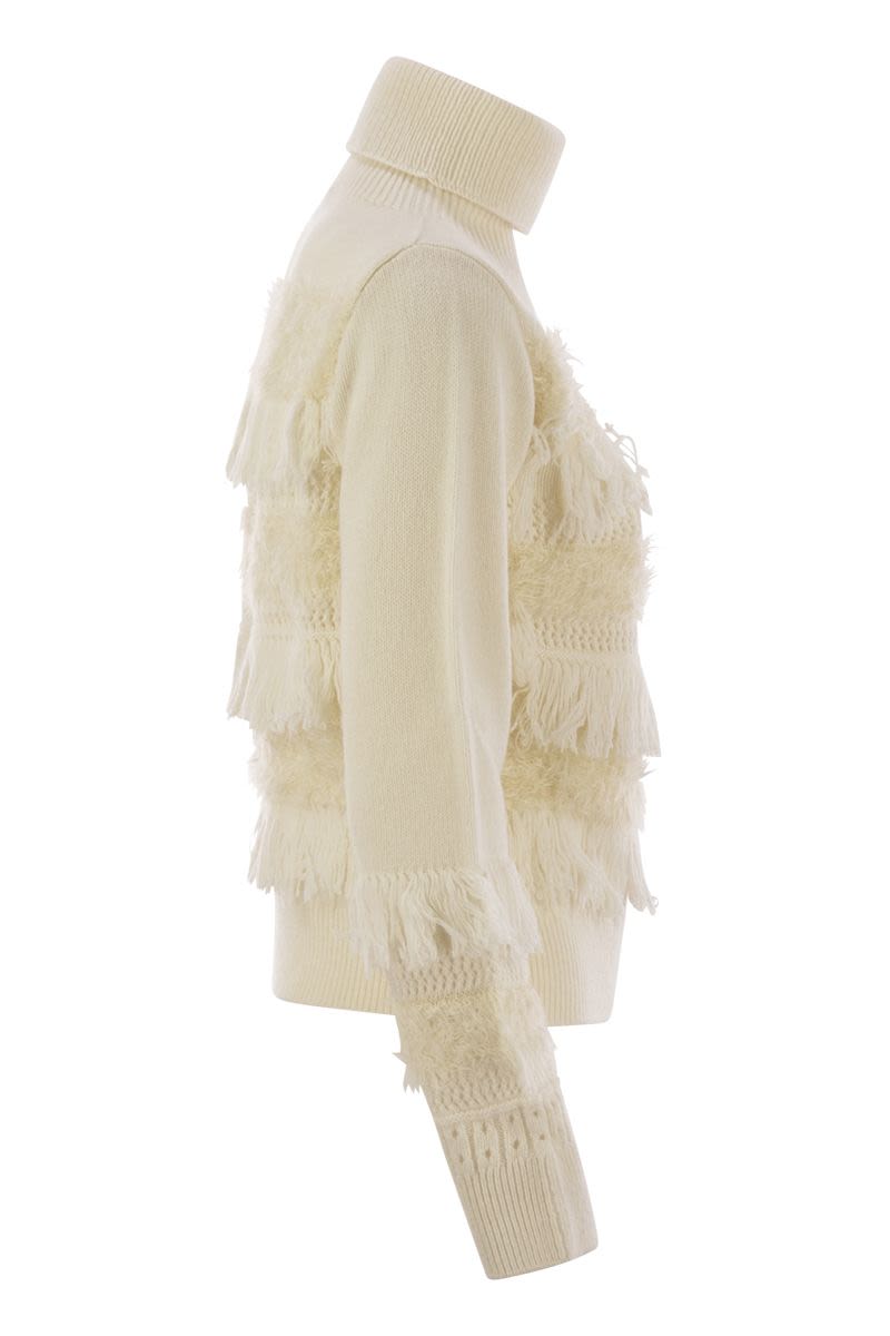 VANISÉ Soft Wool and Cashmere Blend Turtleneck Sweater