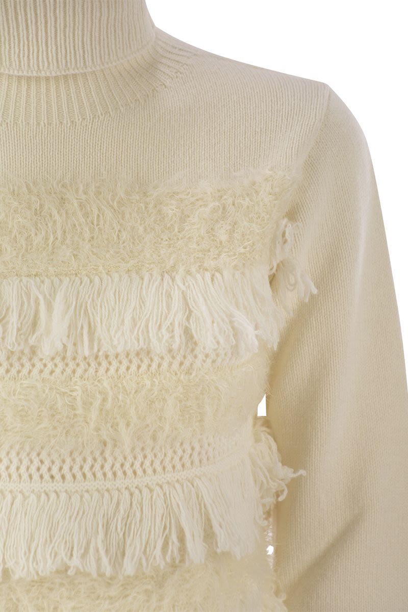 VANISÉ Soft Wool and Cashmere Blend Turtleneck Sweater