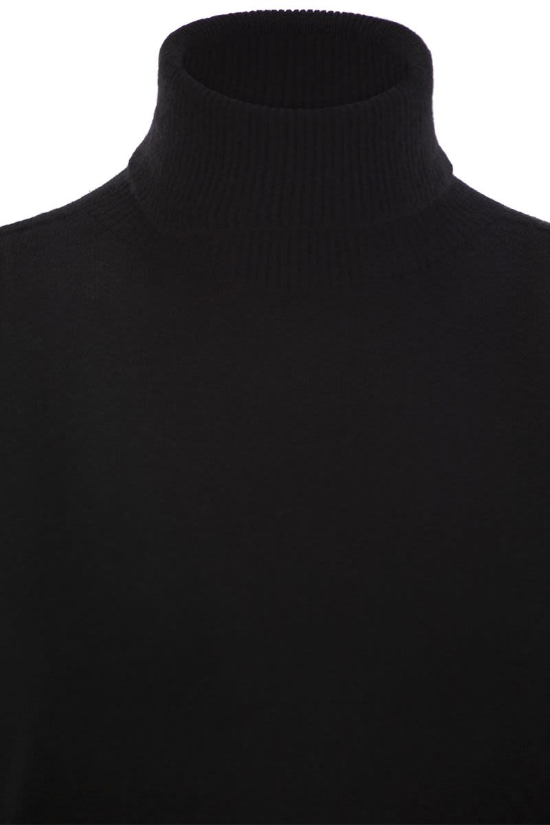 VANISÉ Cashmere Turtleneck Sweater