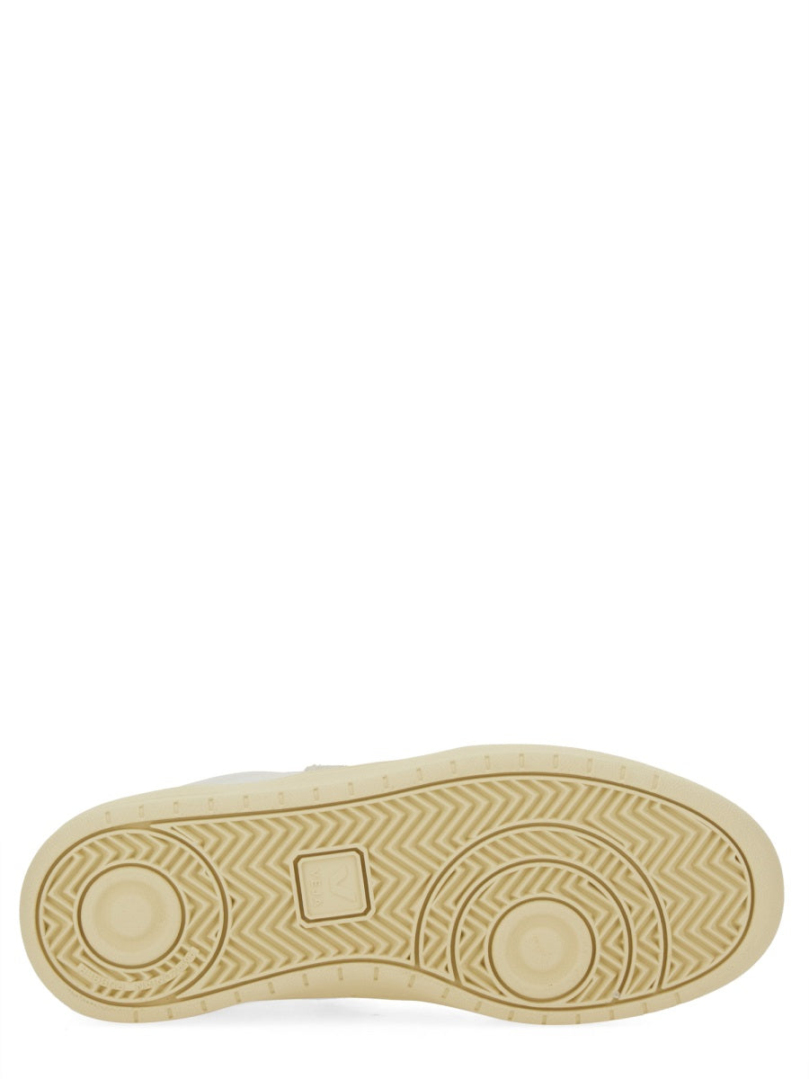 VEJA Women’s Leather Sneakers V82