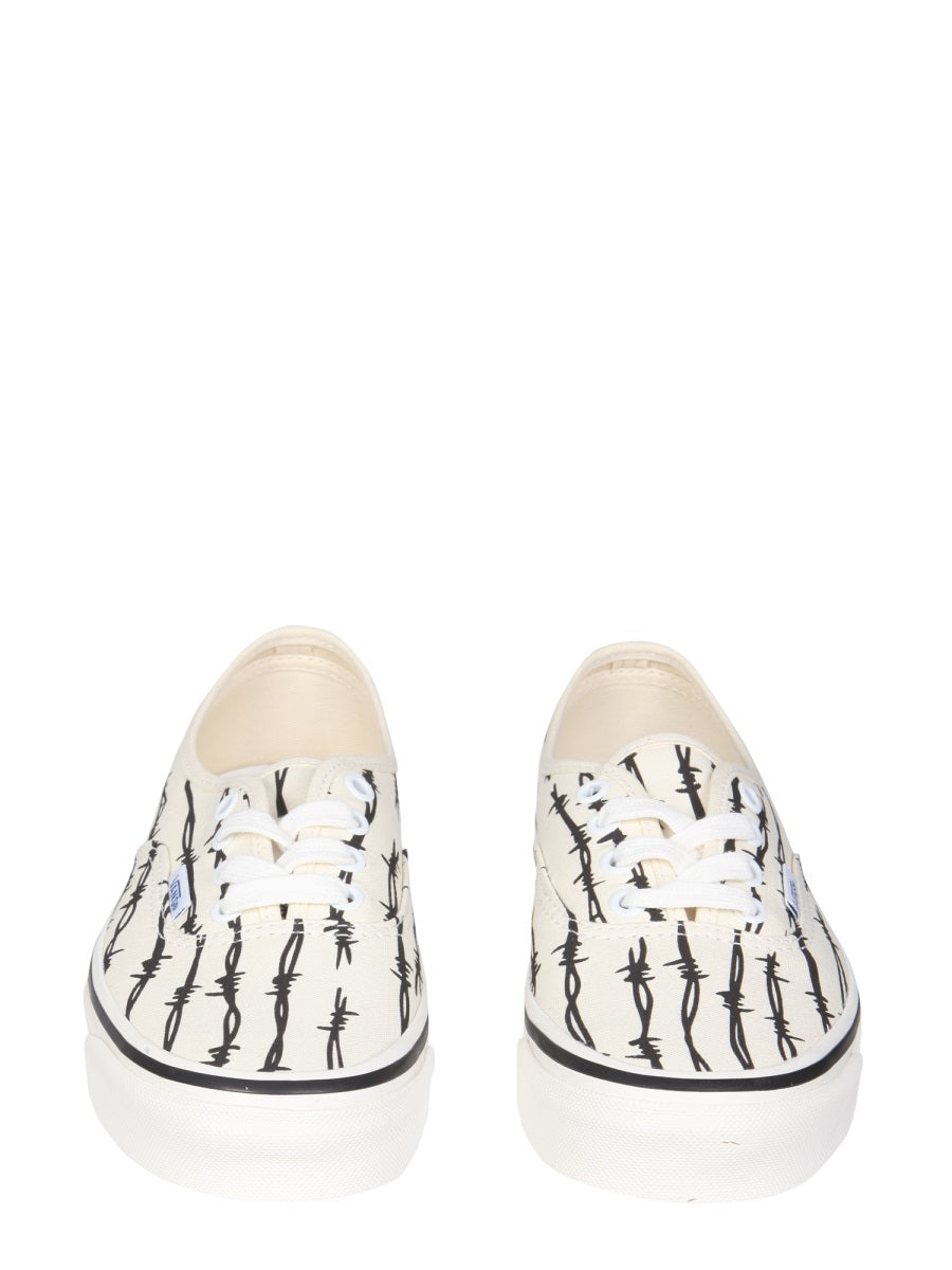 VANS Classic Low-Top Sneaker