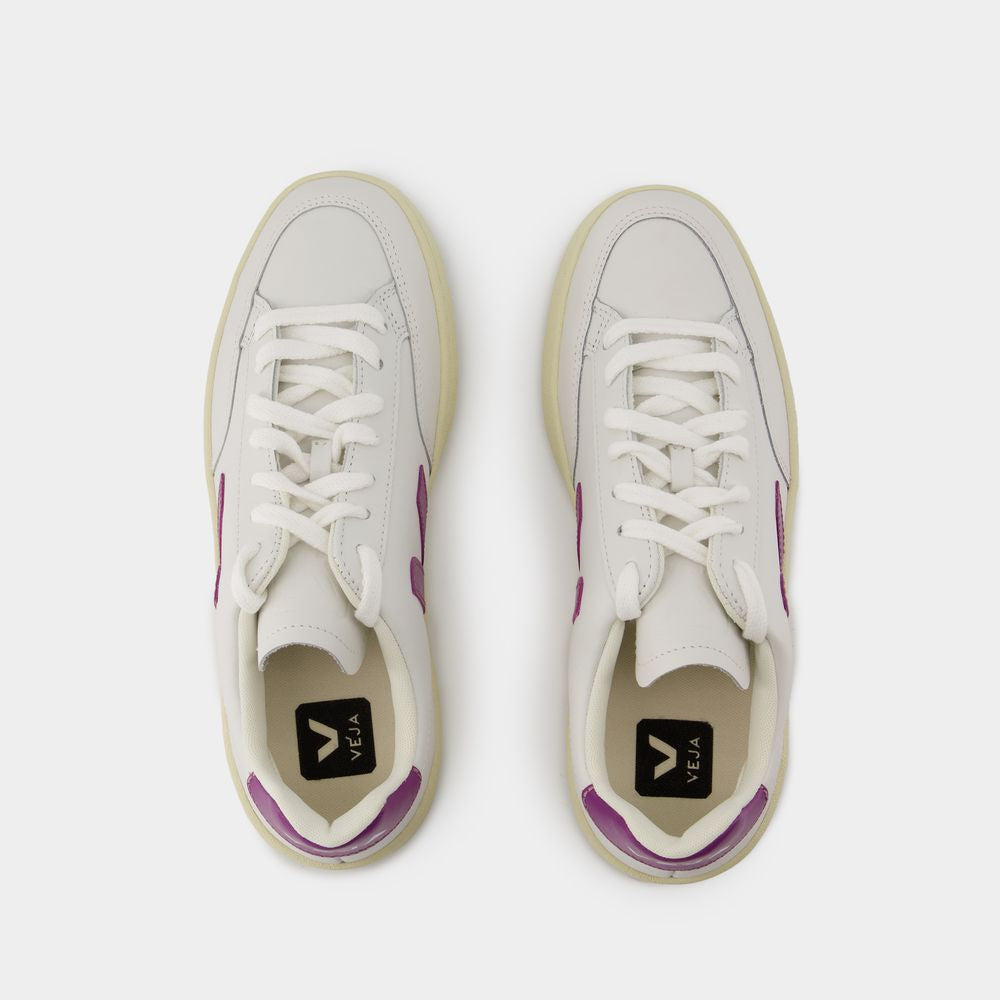 VEJA Women's Classic Leather Sneakers