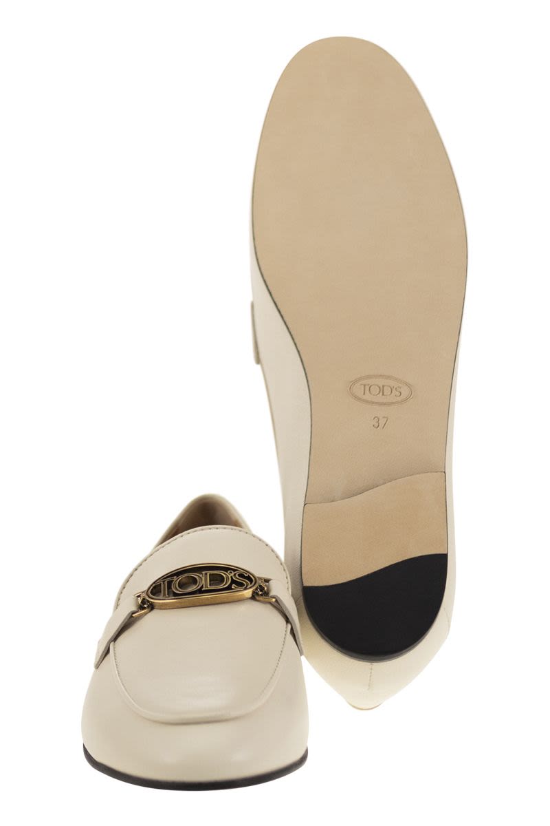 TOD'S Leather Loafer with Accessory - Women's Moccasin