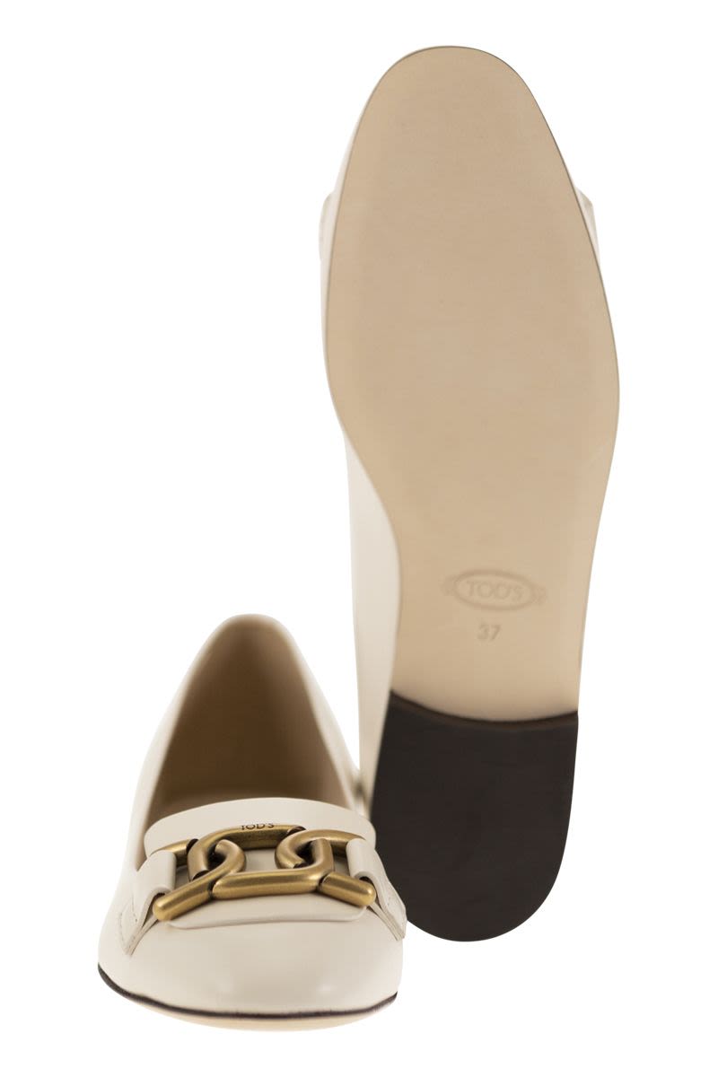 TOD'S Elegant Leather Ballerina Shoes with Custom Chain Accessory