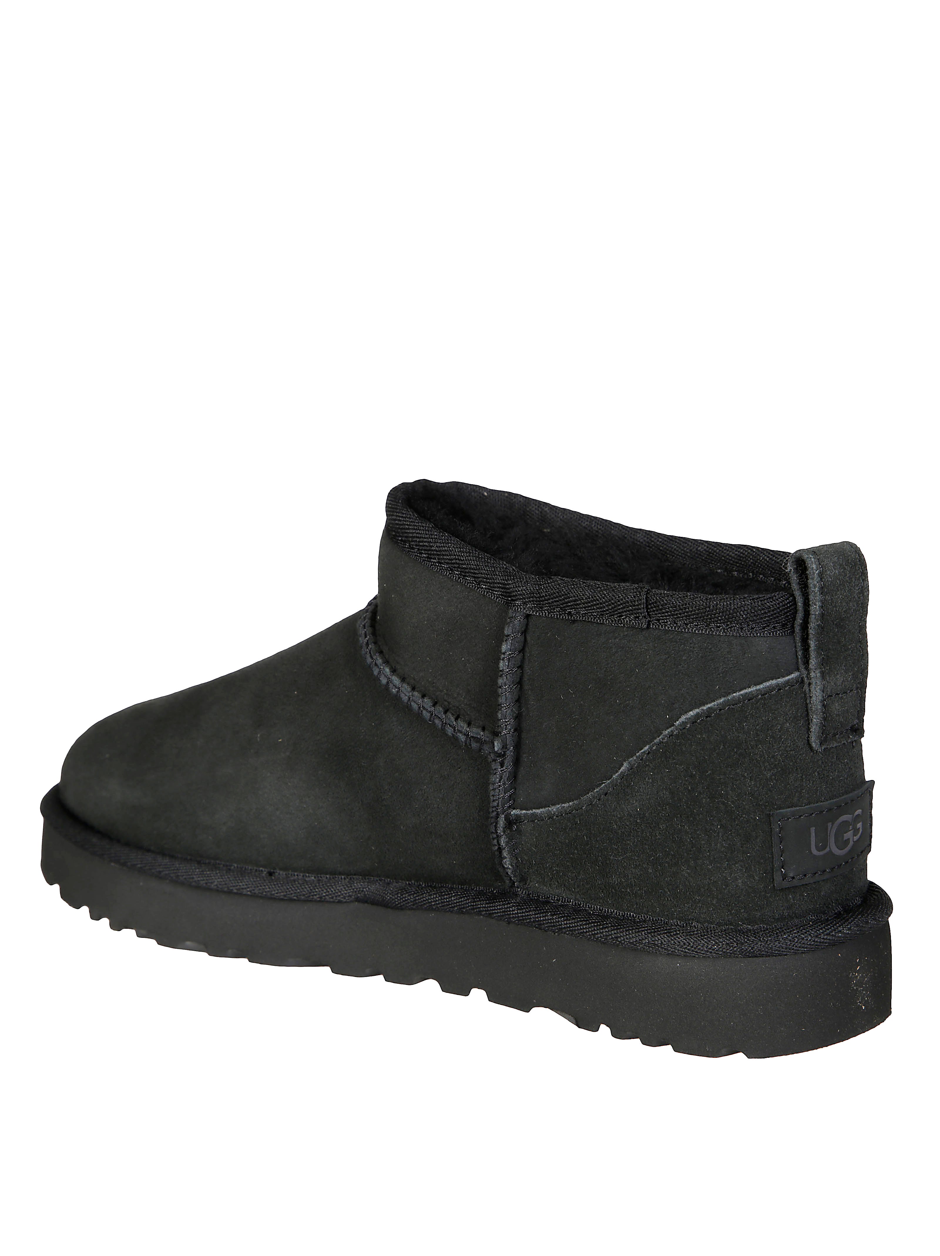 UGG Men's Classic Mini Boot